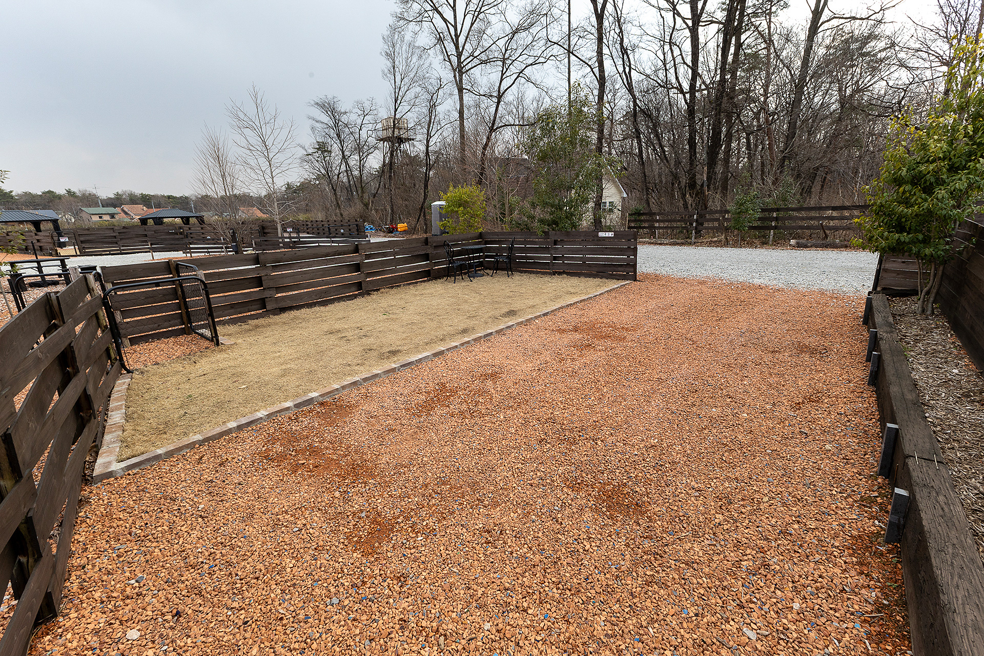 5番サイトはほかよりも少し敷地が狭いが、その代わりサイトスペースが天然芝になる。こちらもドッグフリーサイトなので、愛犬連れで利用できる