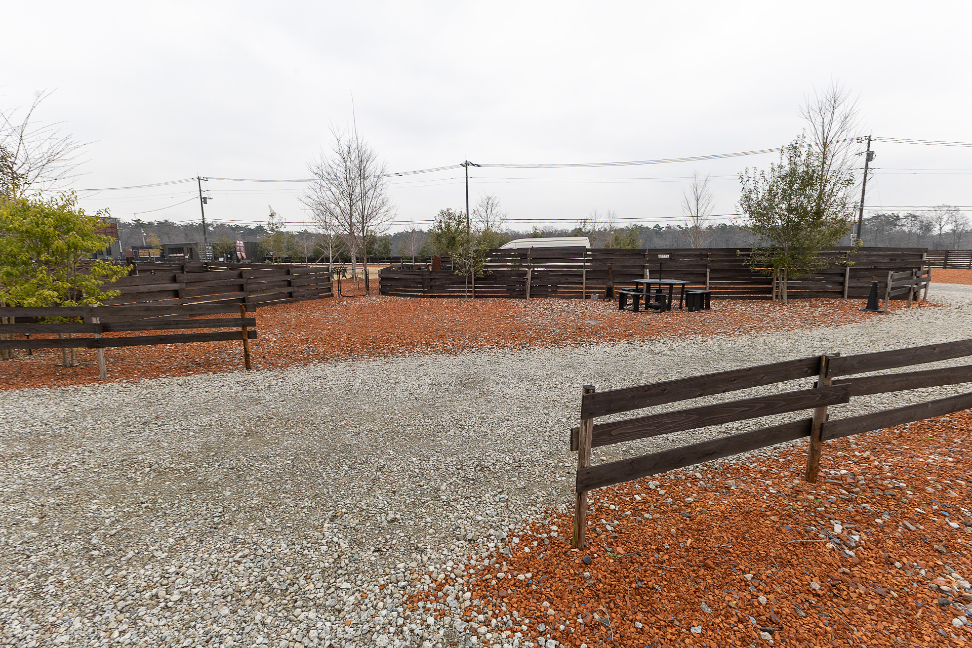 サイドスペースは三角形になるが十分な広さを確保している