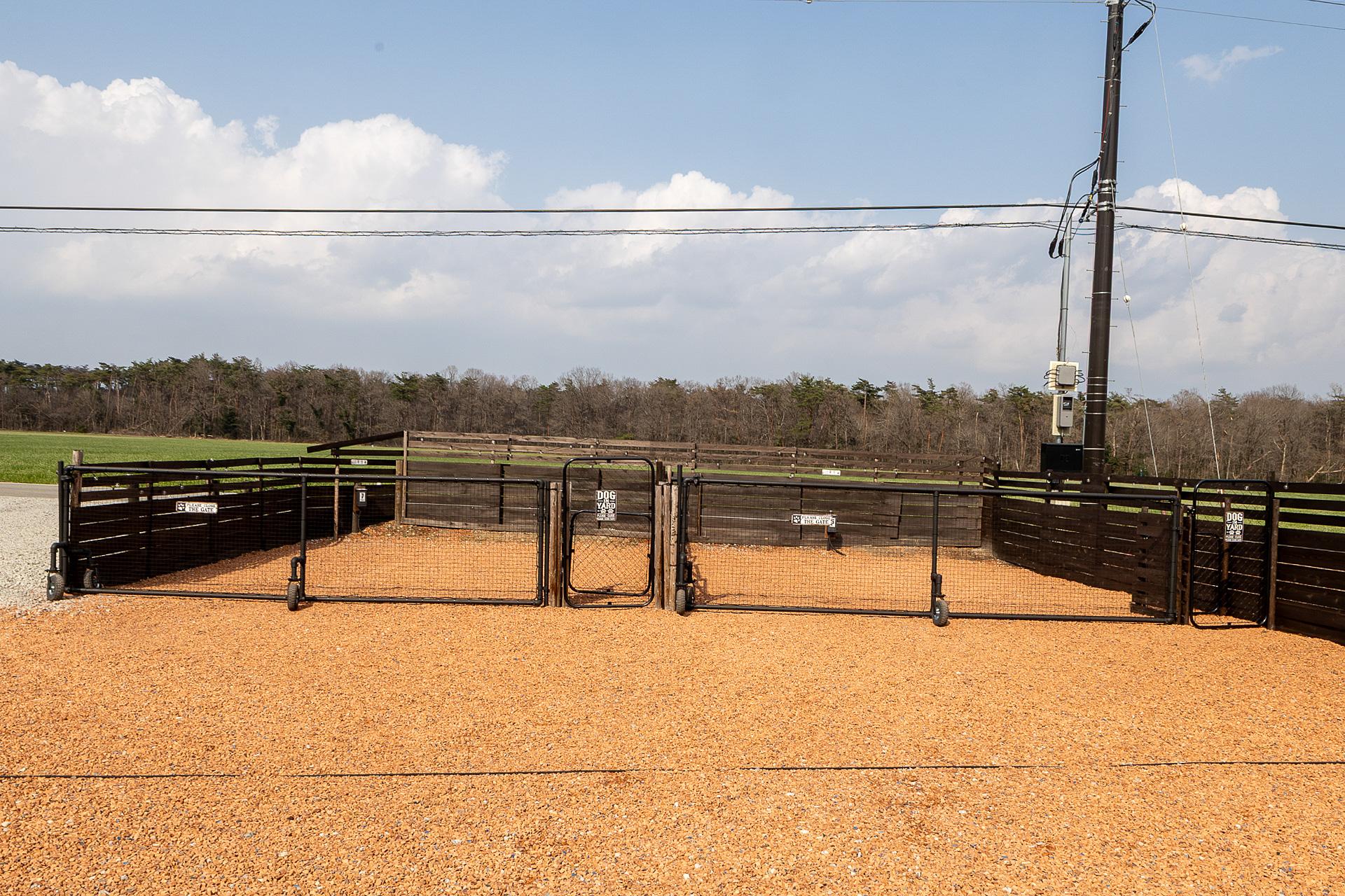 6番と7番はフェンス付きのドッグフリーサイト。サイズは幅6m×奥行き8m。サイトの後方は道路だが、前の見晴らしはとてもいい