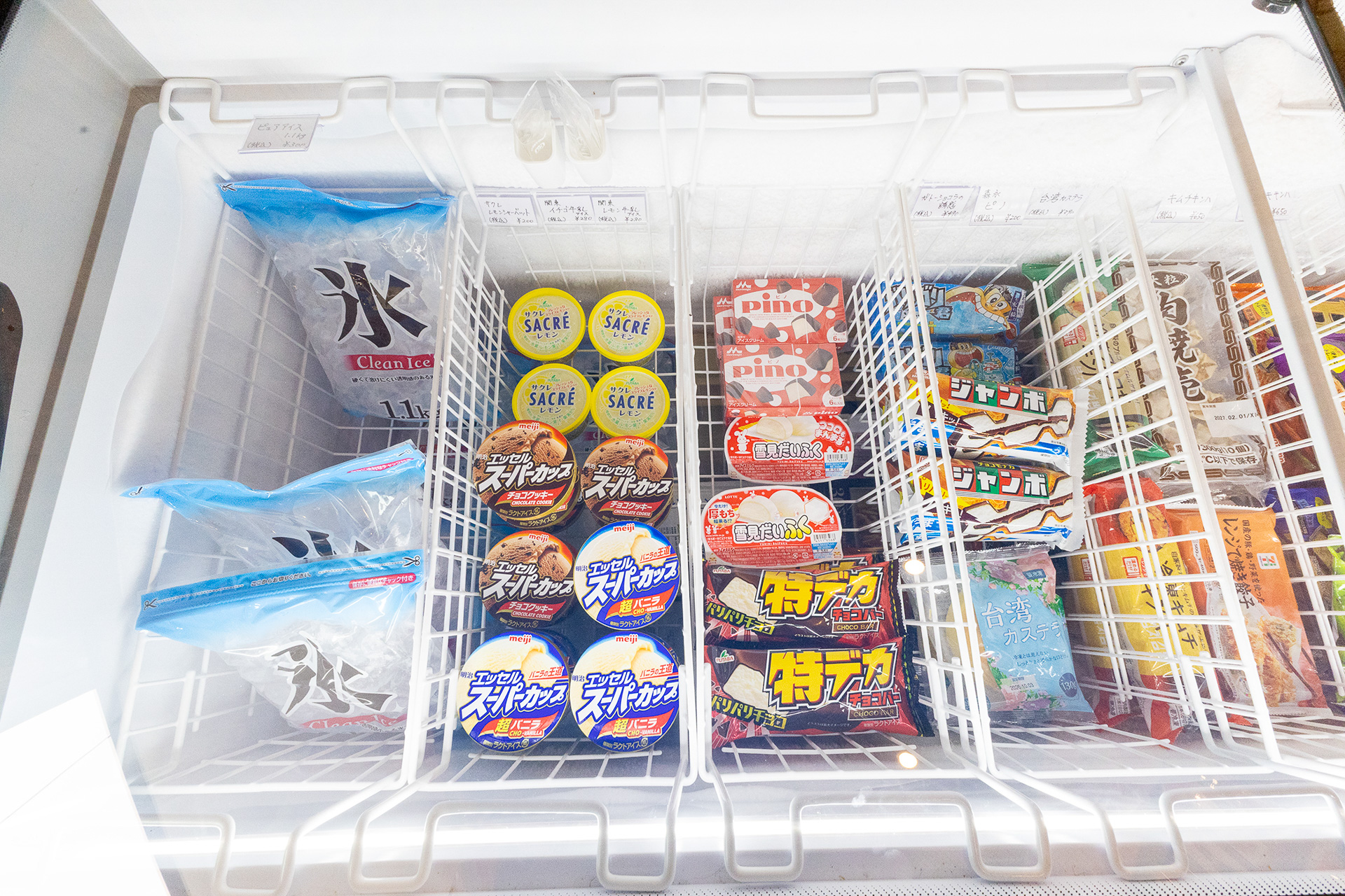 アイスクリームも多数。筆者も夜に1つ購入した