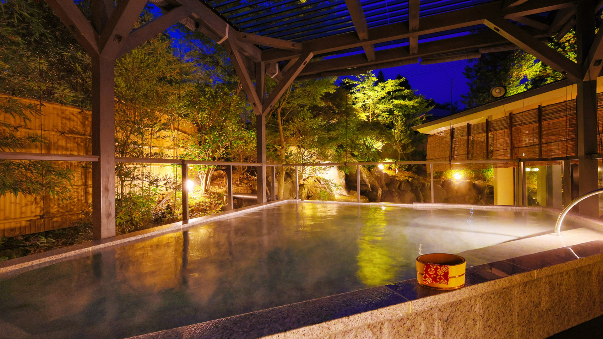 庭園の水音も心地よい露天風呂「滝ノ音」