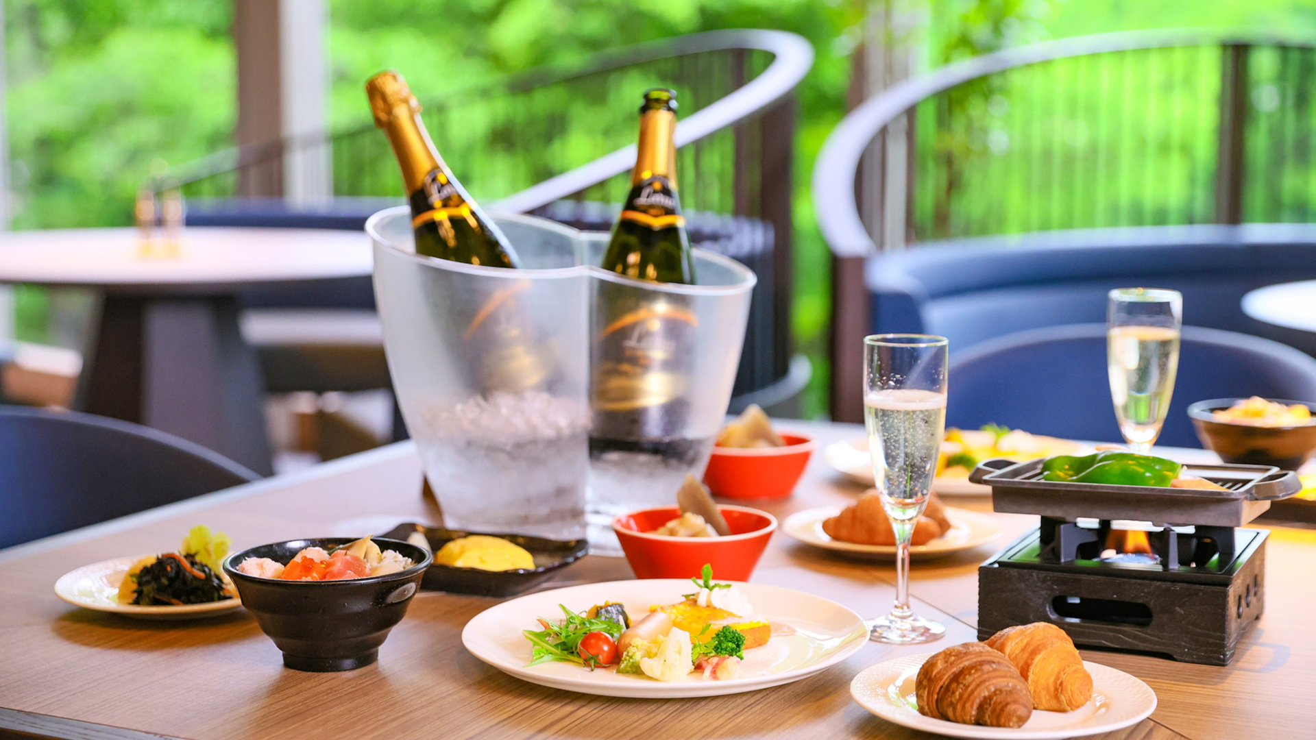 朝食ではスパークリングワインも追加料金なし