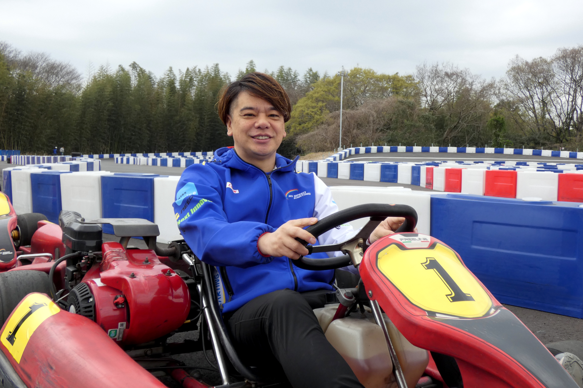 「R1 SPEED KARTING」オーナーのNASCARドライバーの三浦健光氏