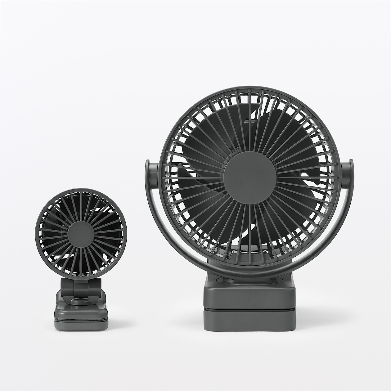 通常サイズ（右）とミニサイズ（左）を並べた様子