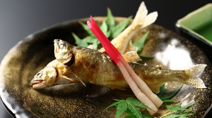 初夏には鮎の塩焼きが1人1尾付いた夕食会席プランも