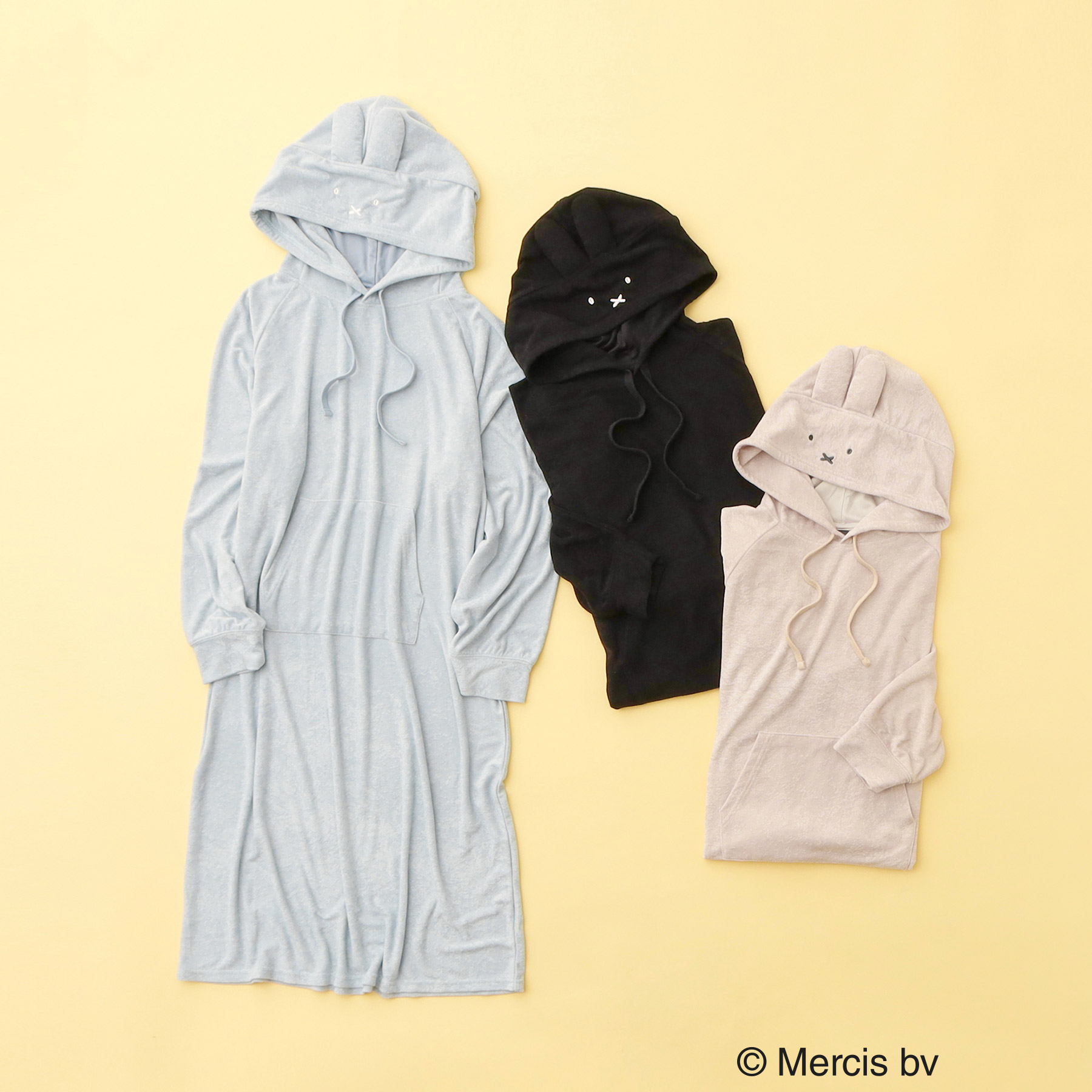 ミッフィー パイルルームワンピース（3色、各7150円）。フード部分に耳と顔をデザイン。フロント部分には大きめのポケット付き