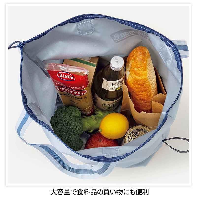 撥水加工かつ大容量なので、食品の買い出しやレジャーに便利。使わないときは付属のゴムバンドで小さくまとめて携帯できる