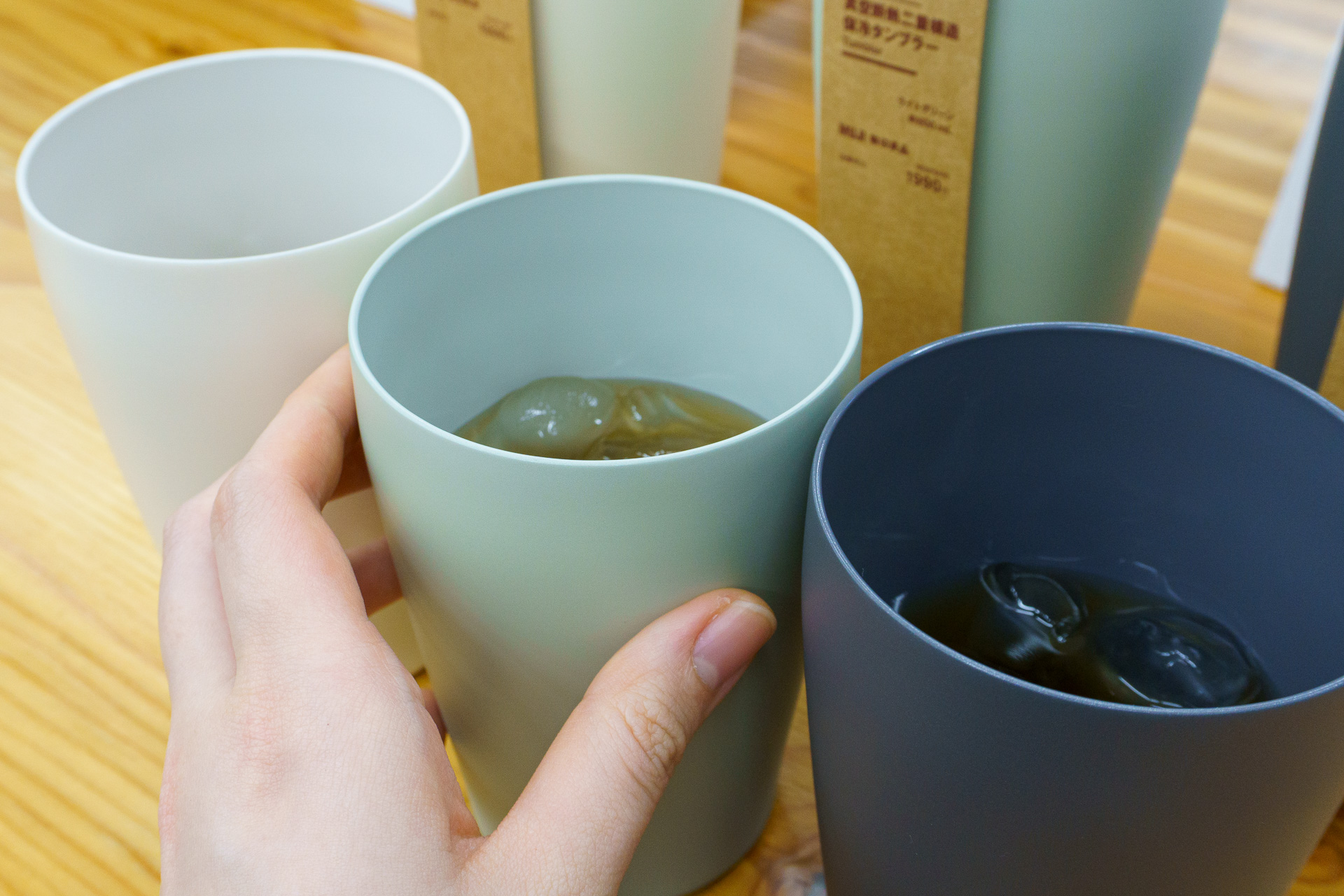 内側のセラミックコーティングによって金属臭が抑えられているので、ペットボトルから注いだ麦茶でも香りをしっかり体感できた