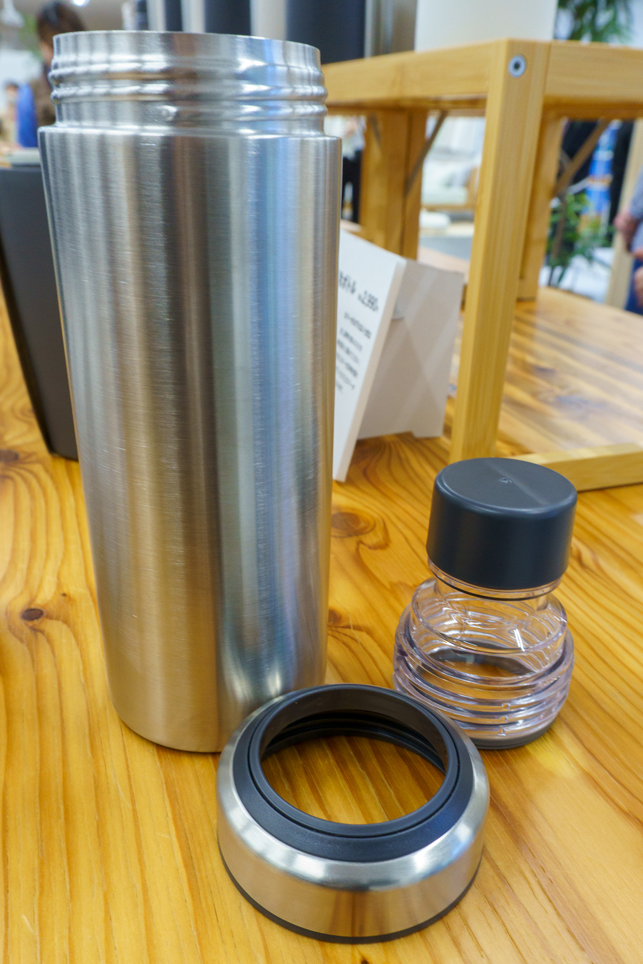 4つのパーツ（本体/キャップ/飲み口/カバー）に分解できるので、お手入れがしやすい。※写真はキャップと飲み口が一体になったまま撮影