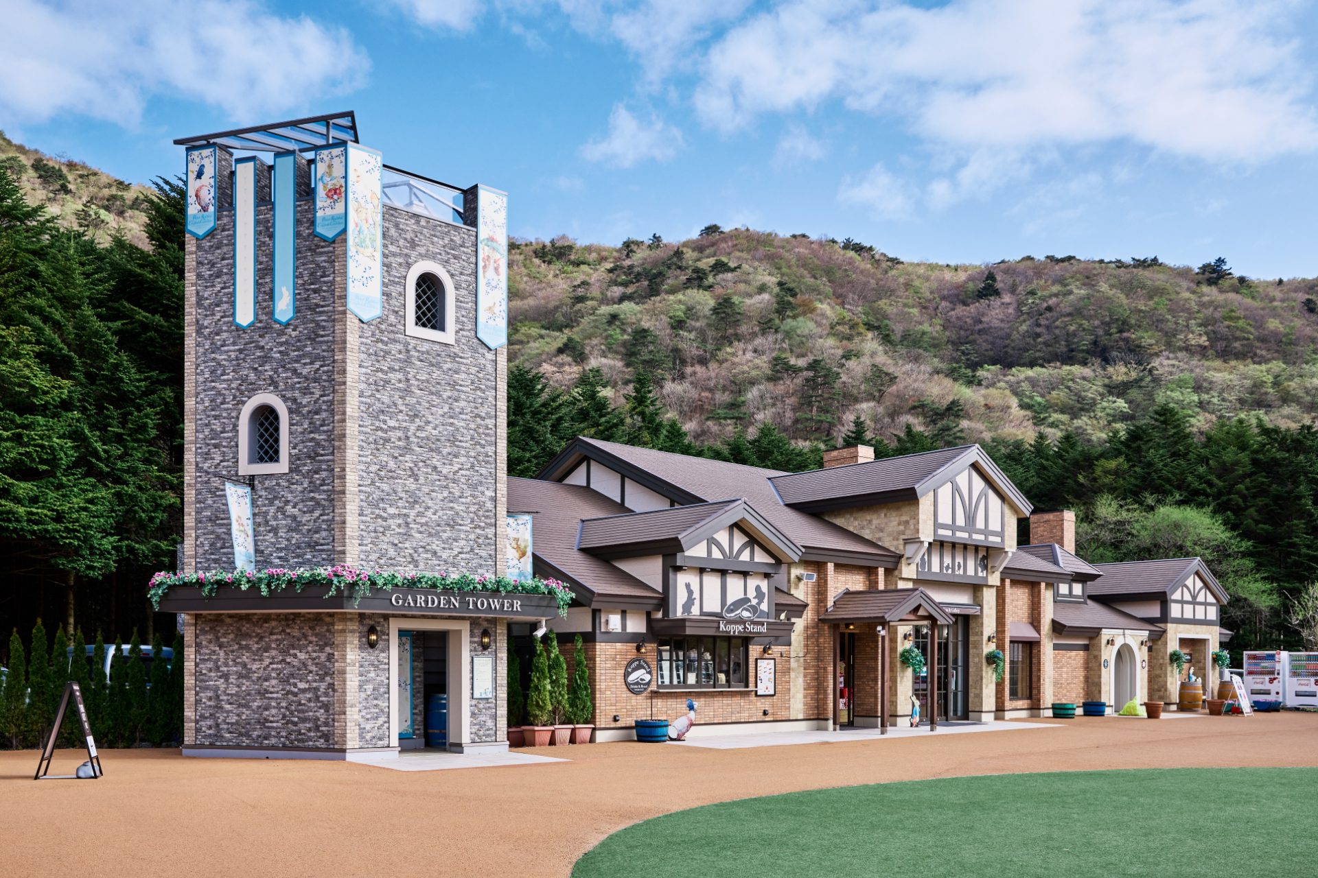 高さ約8mのガーデンタワーからは庭園と富士山を一望