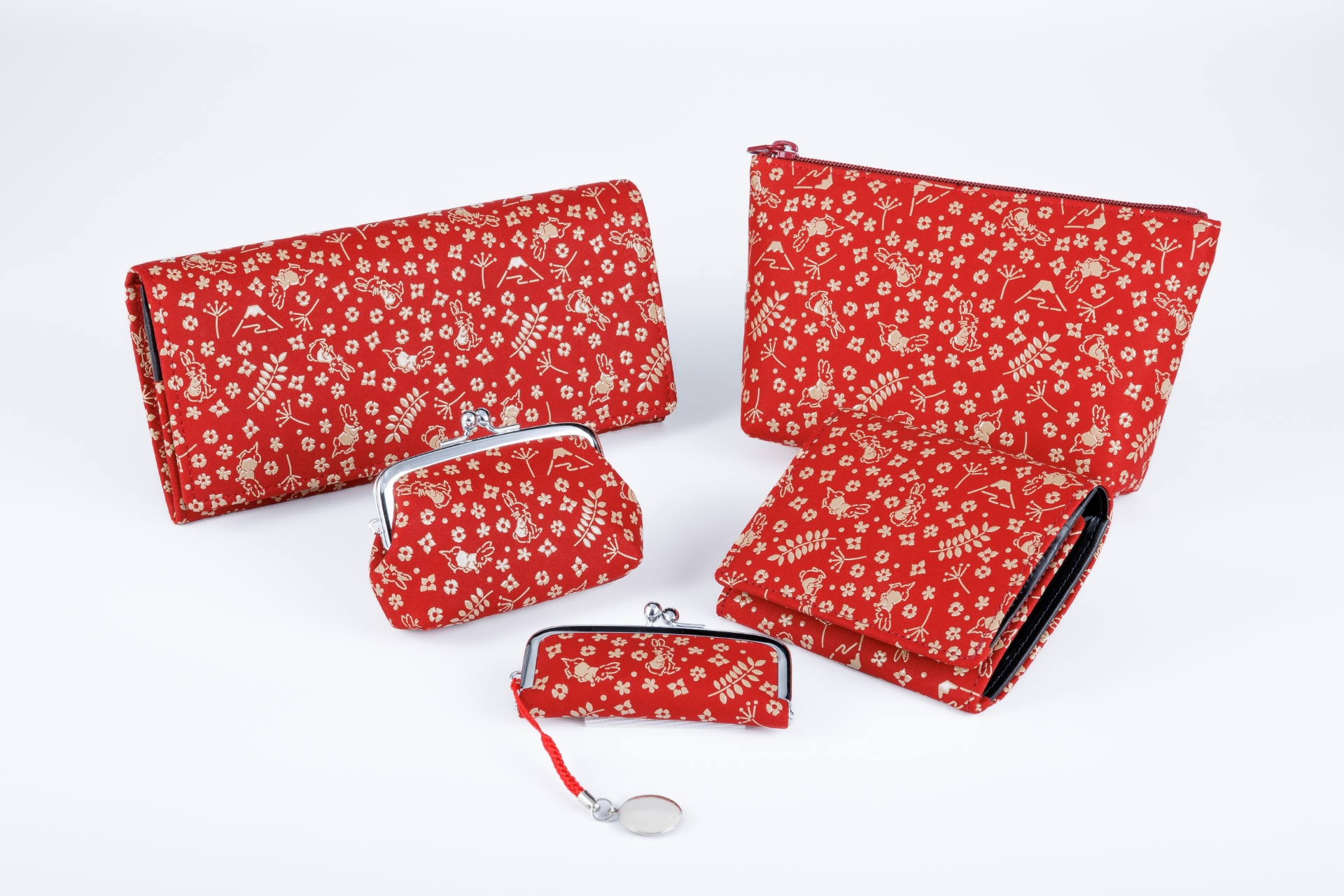 山梨の伝統工芸「甲州印伝」を使ったグッズ