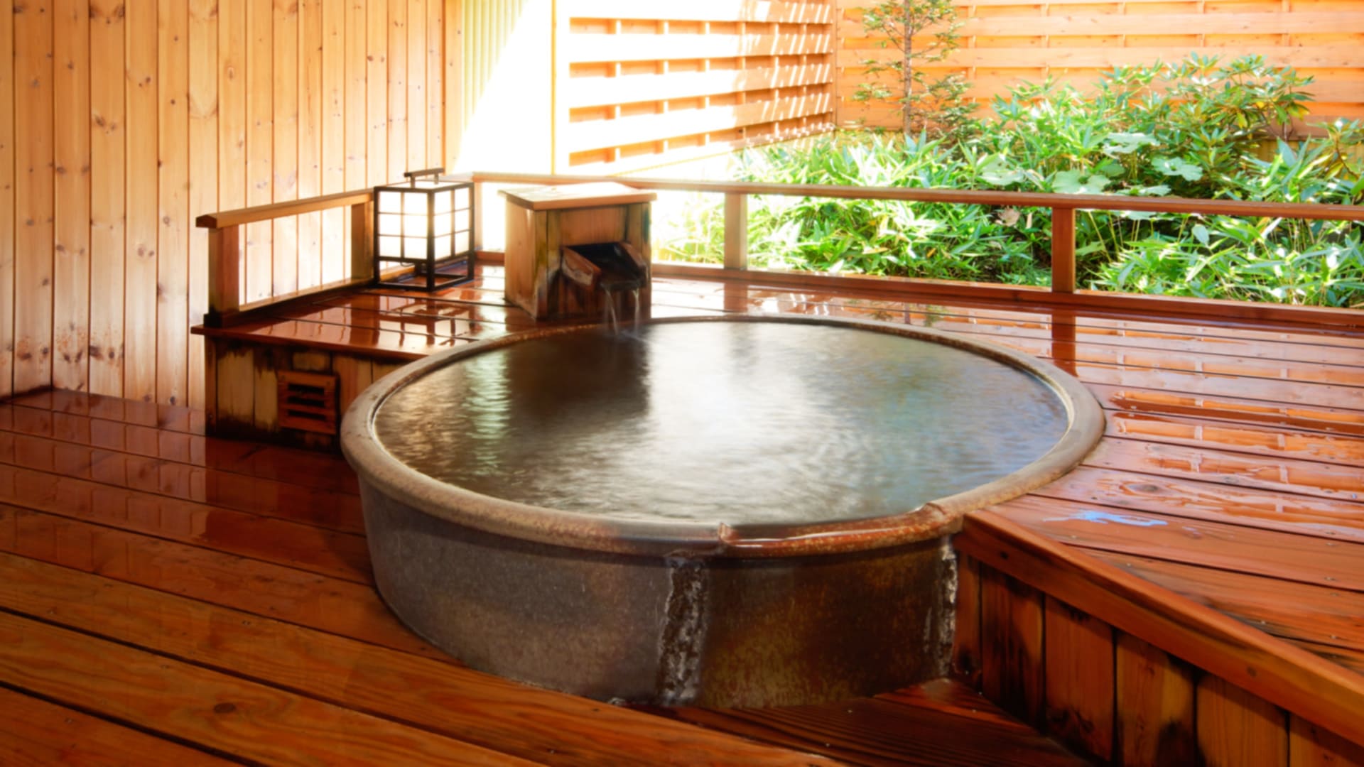 信楽焼の貸切露天風呂