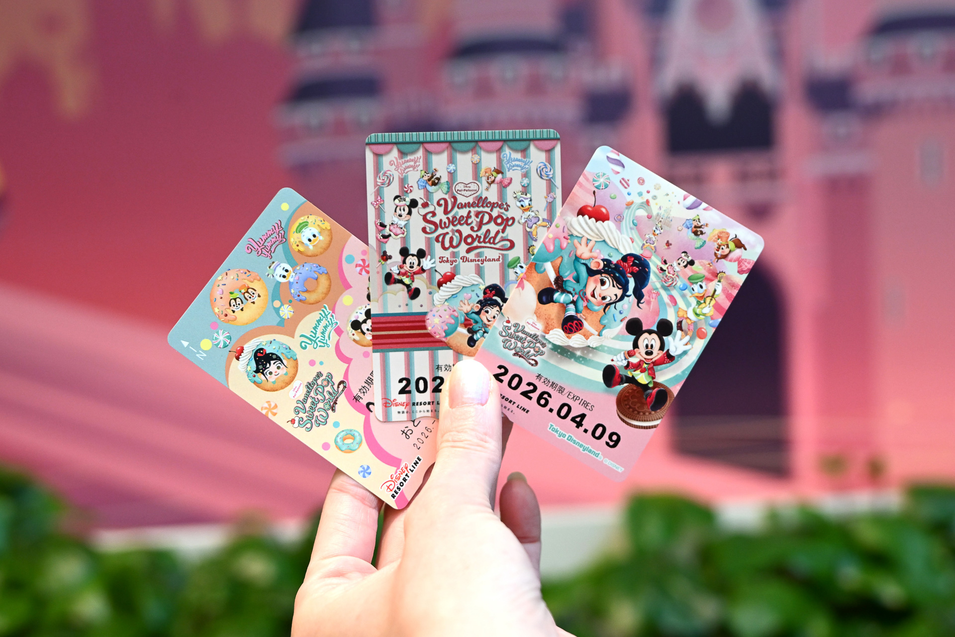 東京ディズニーランドのスペシャルイベントデザインも同時発売中だ