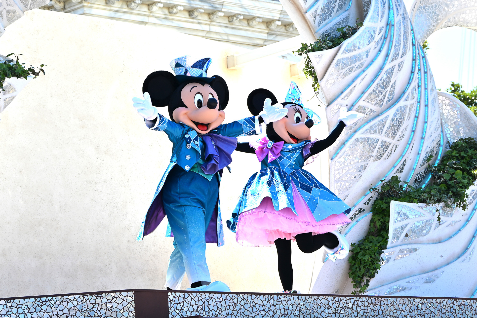 世界中のきらめきや魅力が集まるアメリカンウォーターフロントから25周年を祝うグランドフィナーレへ！