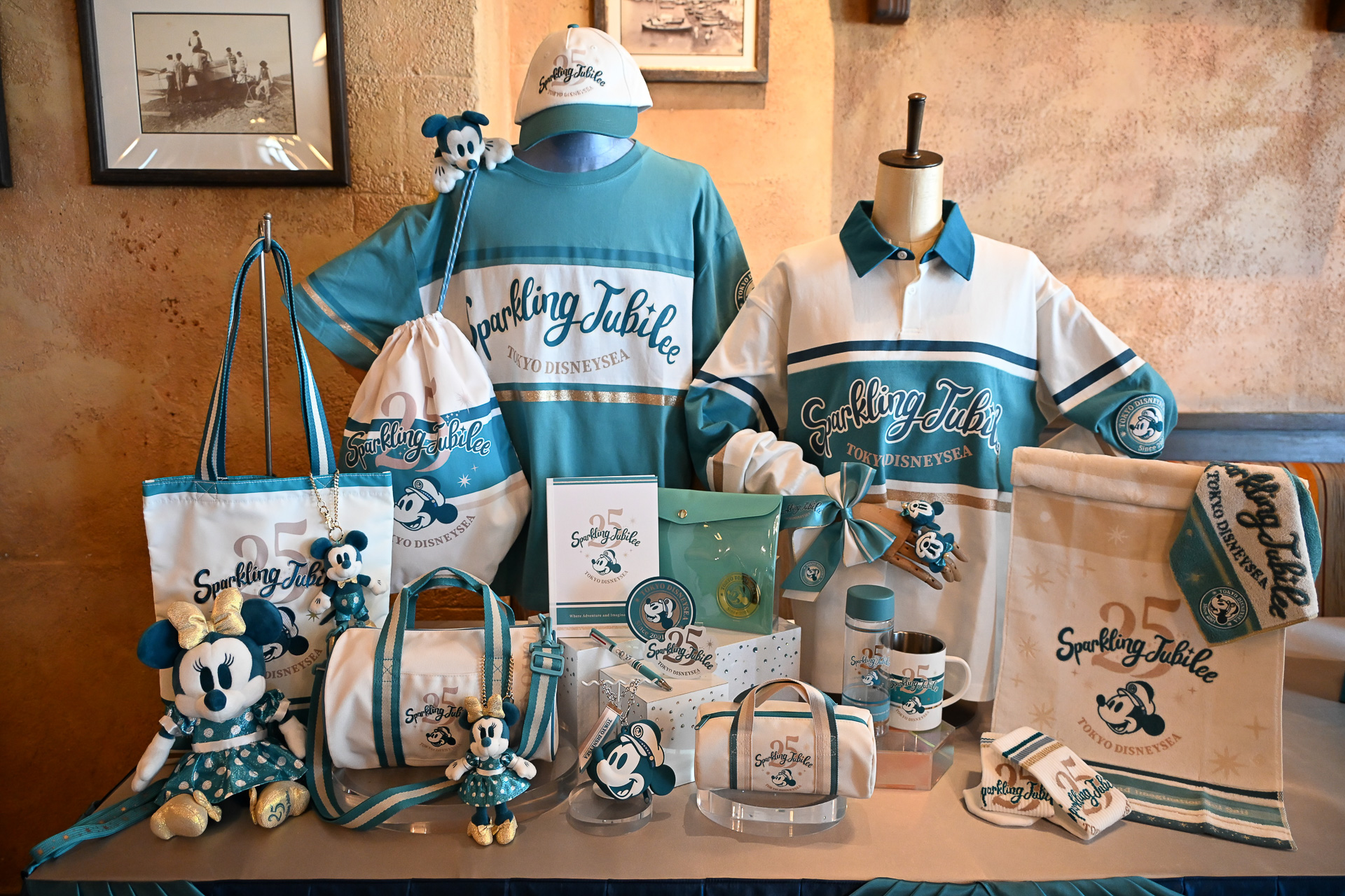 Tシャツ（4500円）ほか、シリーズで揃えるのがお勧め