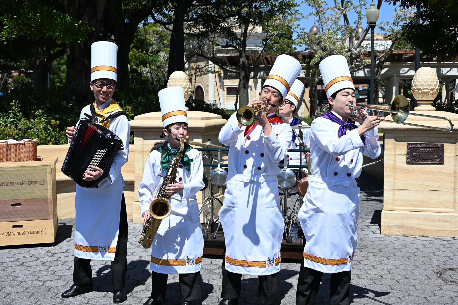 バンド編成の「ザ・グルーヴィ・ジャミン・シェフズ」