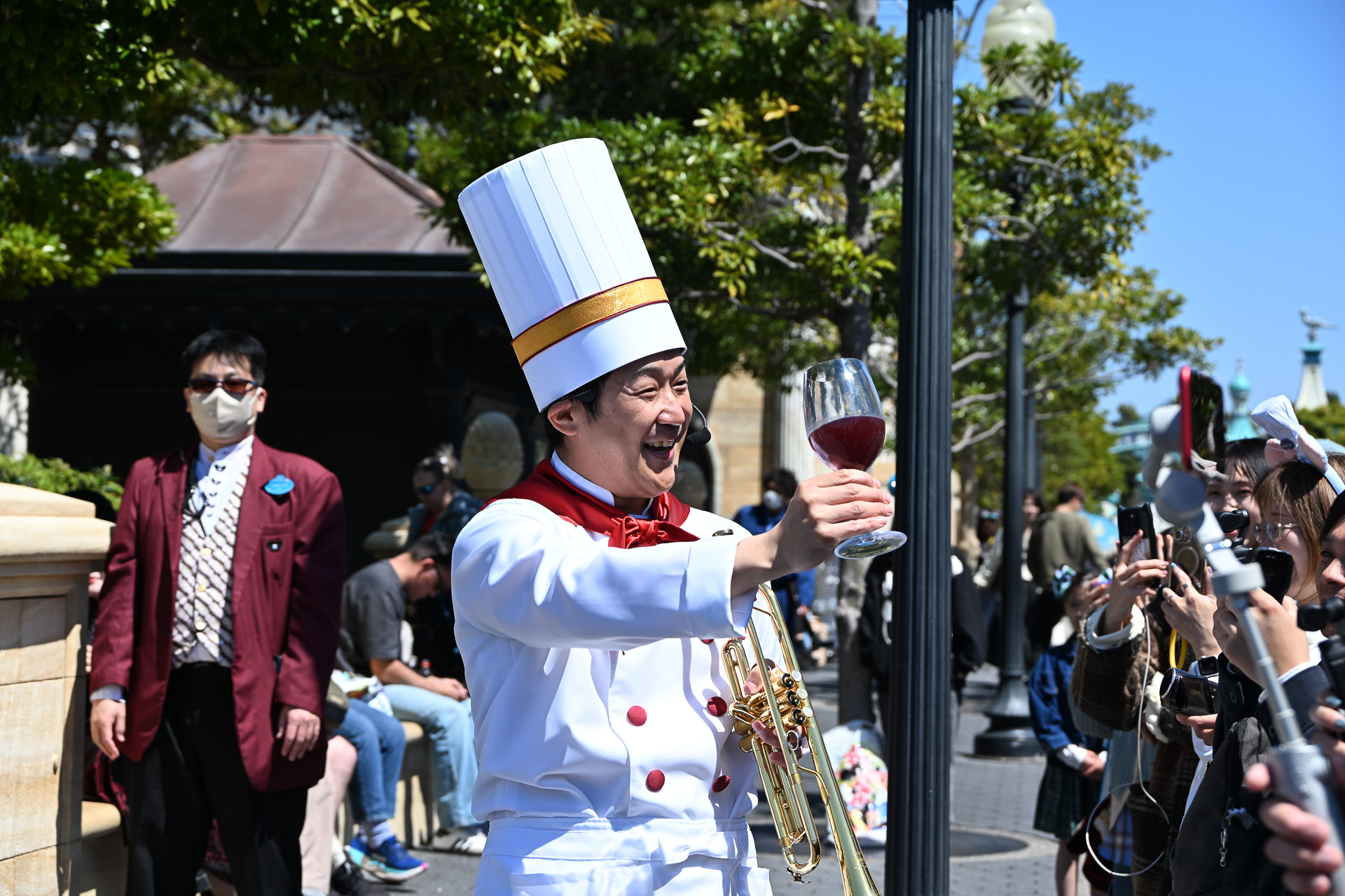 ゲストの参加パートも！　胡椒缶とフライパンでリズムを刻む