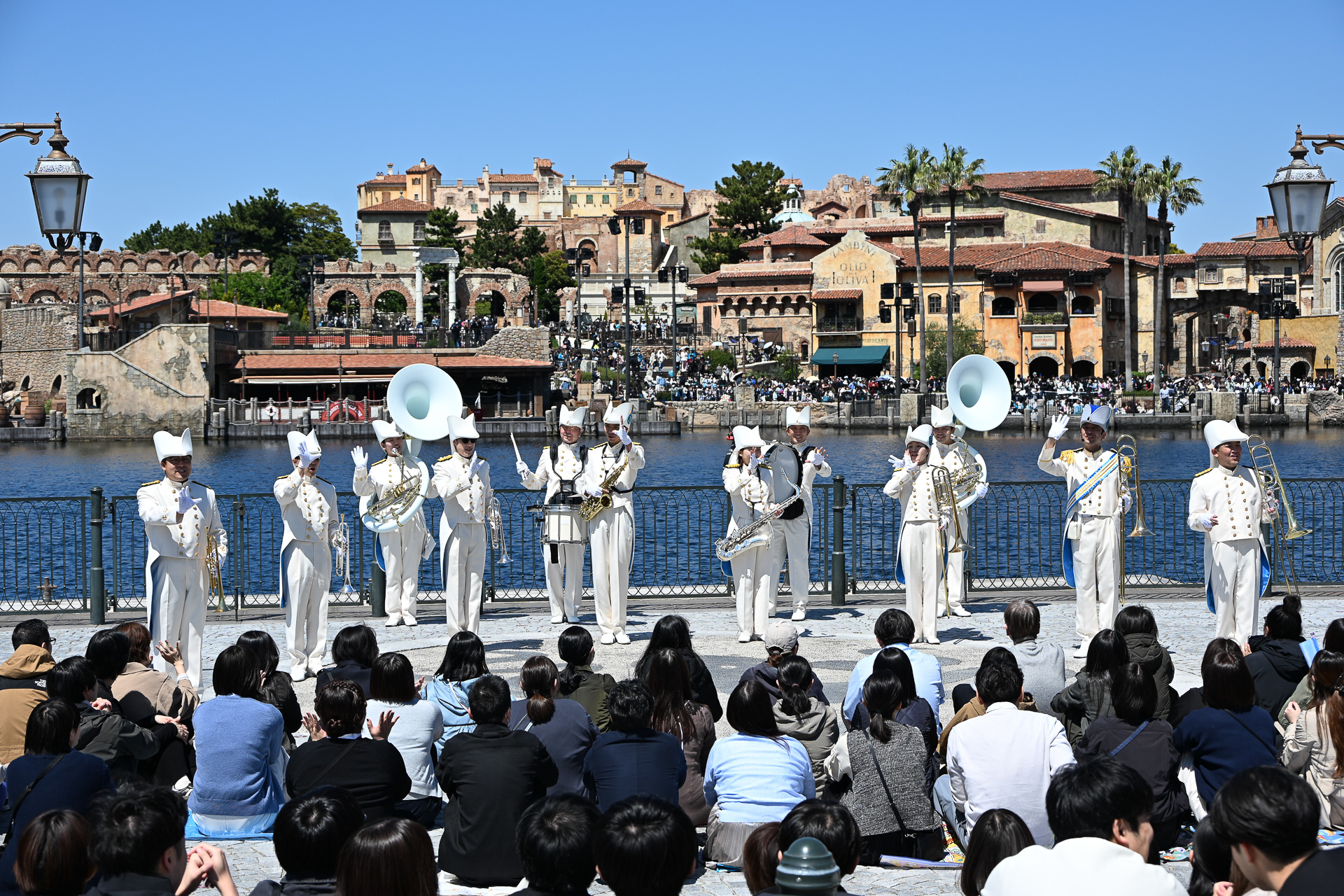 東京ディズニーシー・マリタイムバンドも公演中だ
