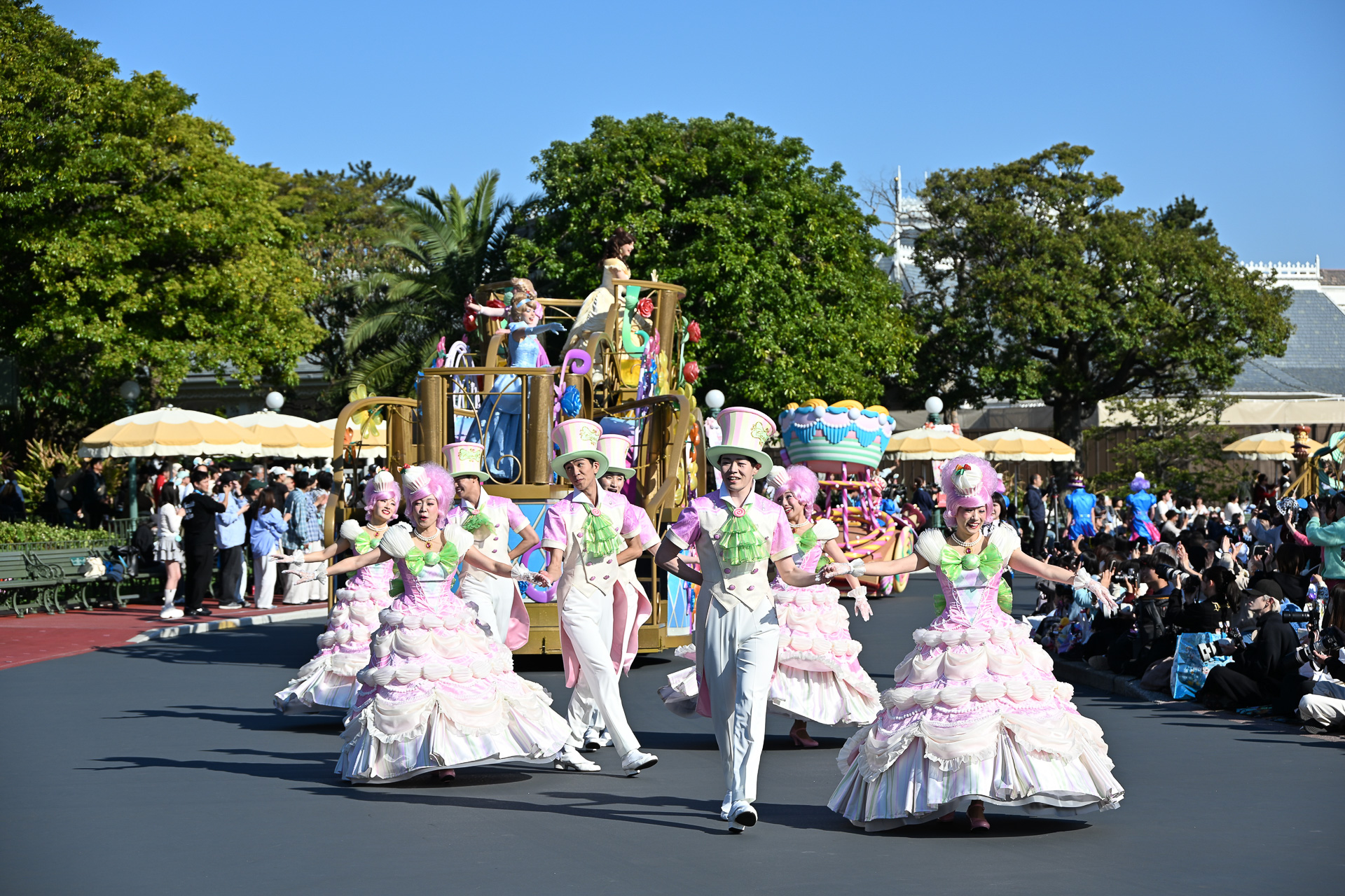 「スウィーツ・ガーデン・プラザ」のフロートはアイシングや砂糖菓子、飴細工風の装飾がポイント