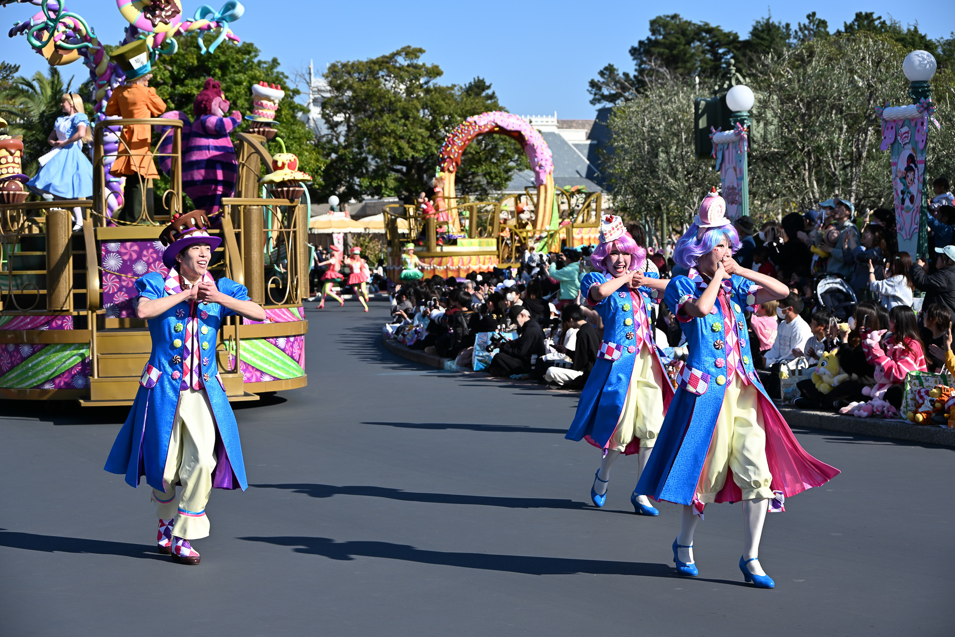 「ファッションサロン」のフロートはポップなデザイン！　不思議な雰囲気にあふれる