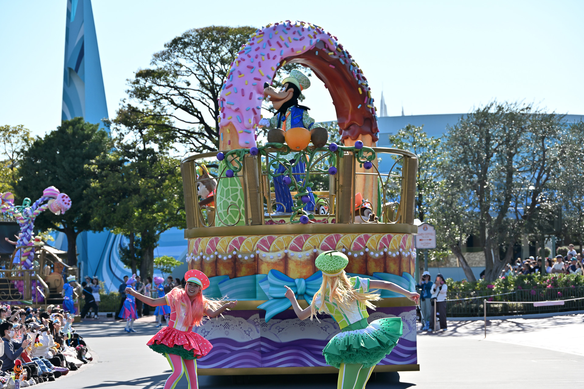 それぞれのスイートな衣装にも注目を