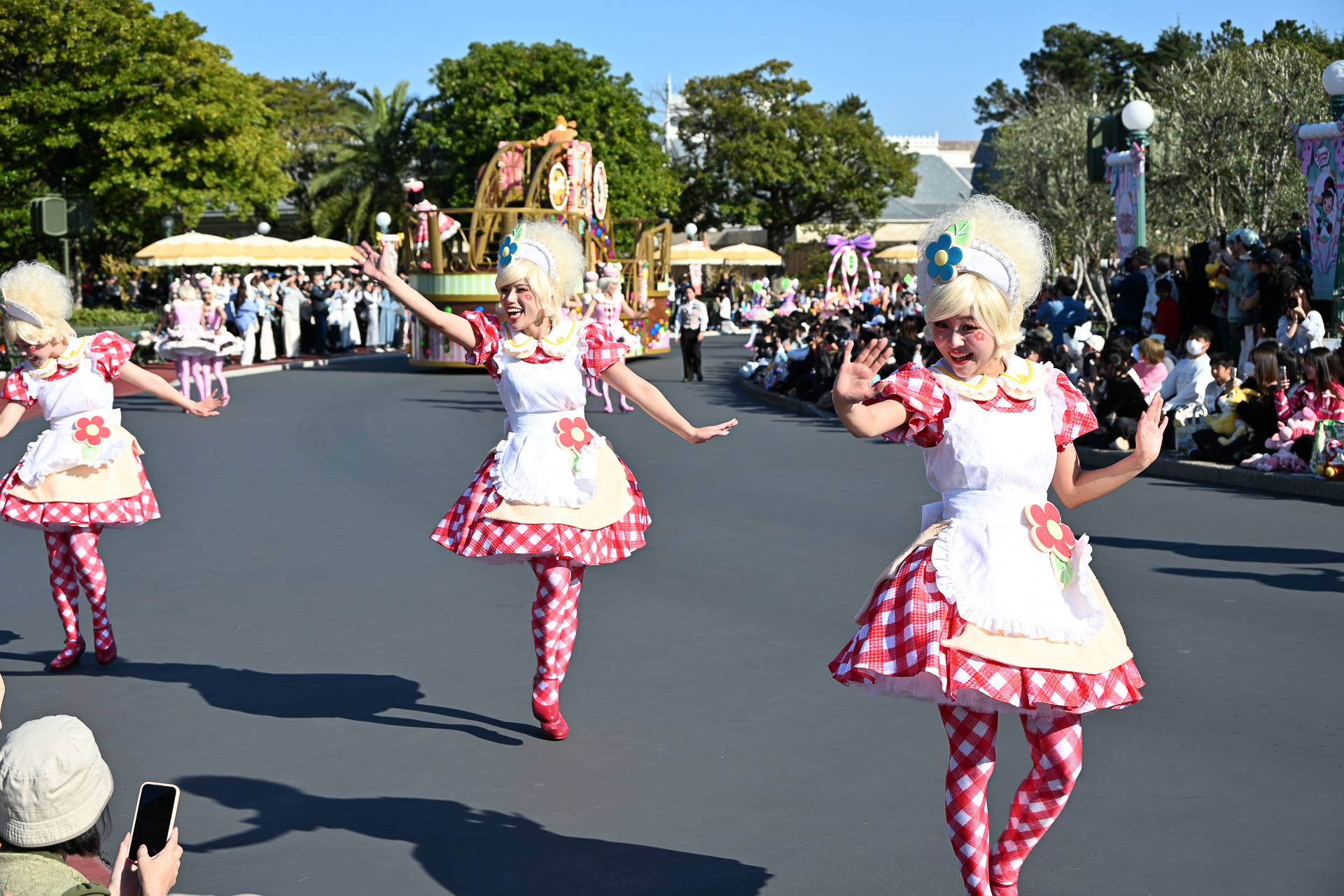 ダンサーコスチュームもお菓子感たっぷり