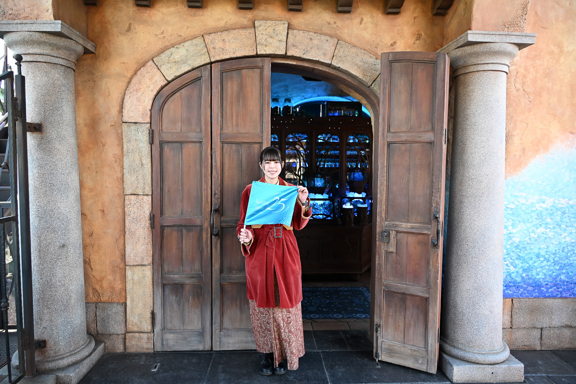 ボトルを手に奥の特別なエリアへ