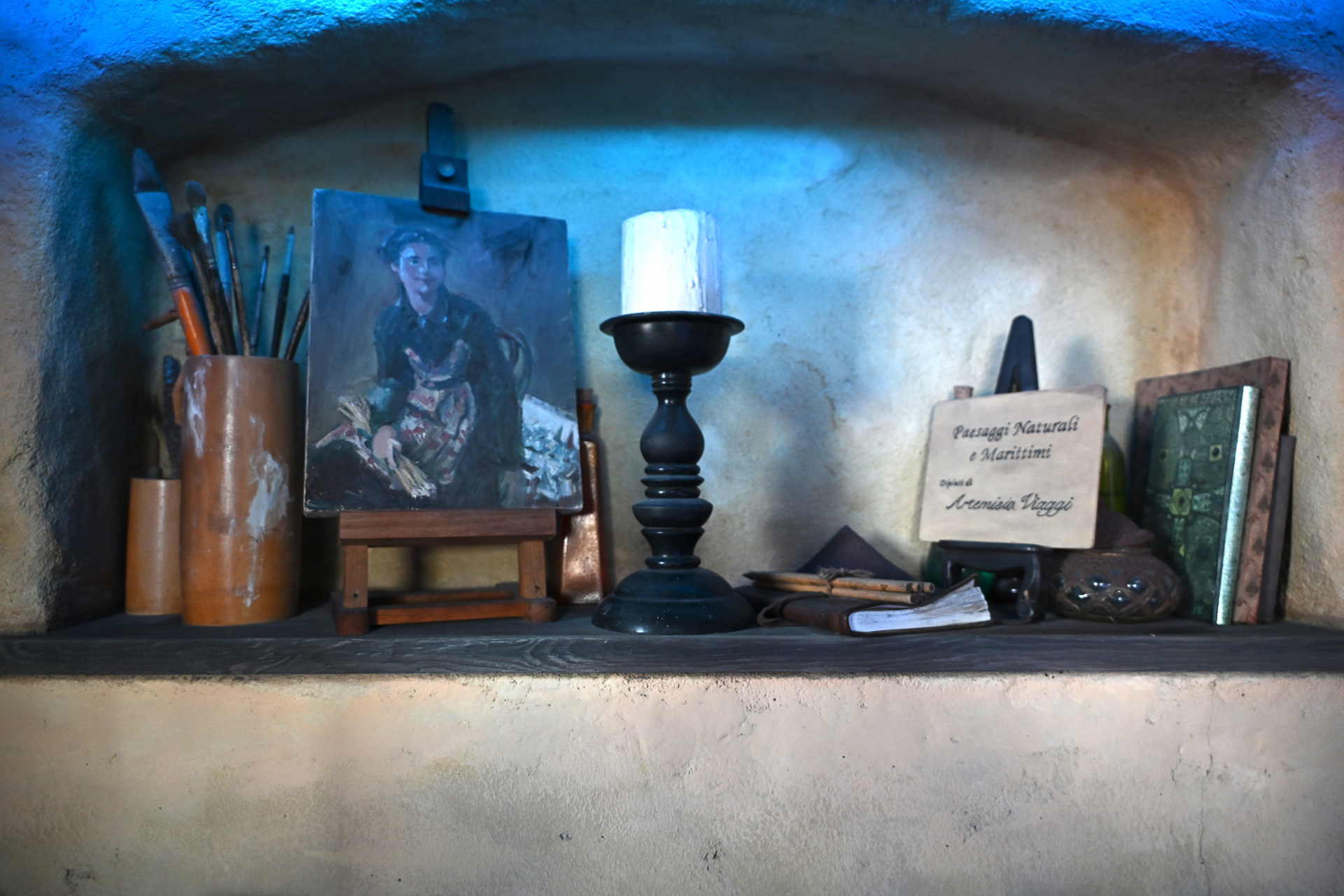 目を閉じてそっと“ジュビリーブルーストーン”をひとつ選ぶ