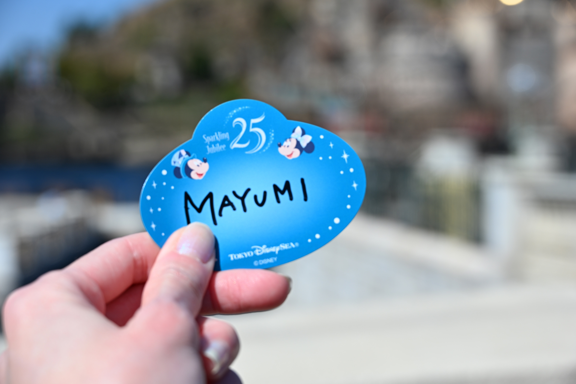 胸元に貼ったり、スマホに入れたりも楽しい！