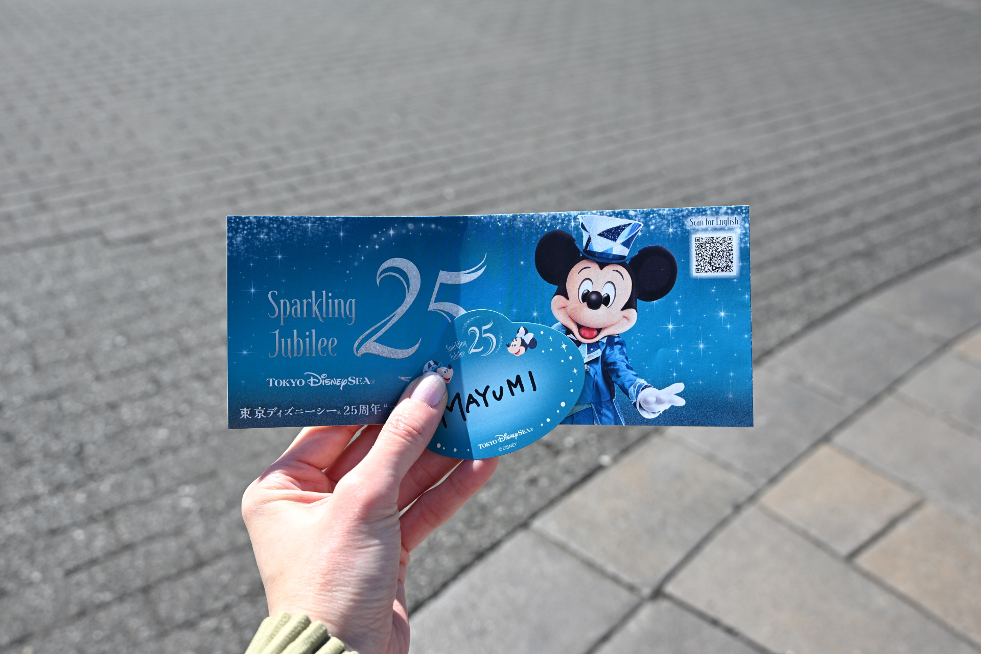 25周年を記念した特別なリーフレットも配布。懐かしのデザインはファンにはうれしい