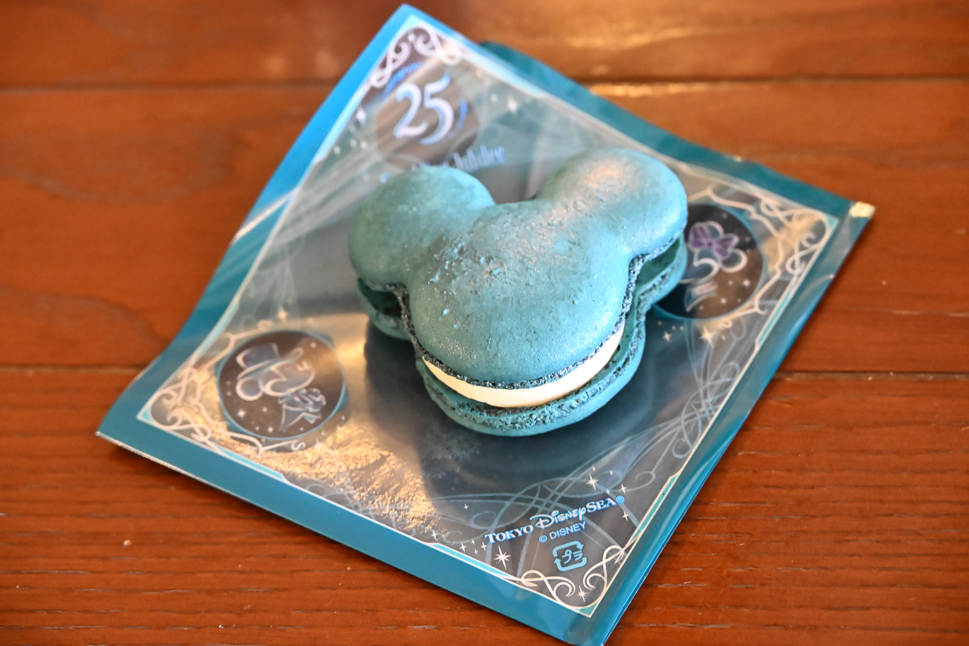 ミッキーマカロン ホワイトチョコ（650円）