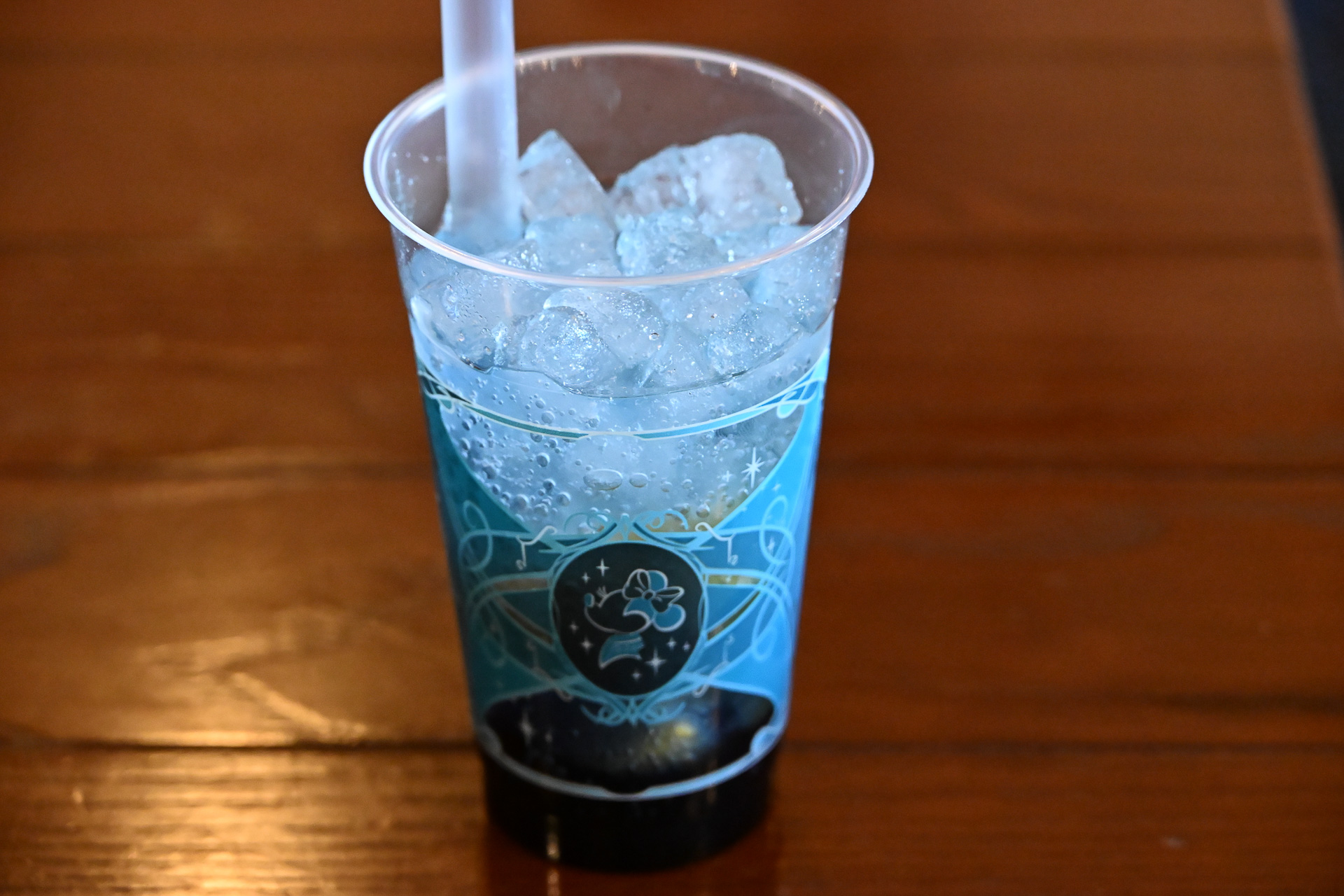 レモネード ブルーシロップ＆バタフライピー（750円）