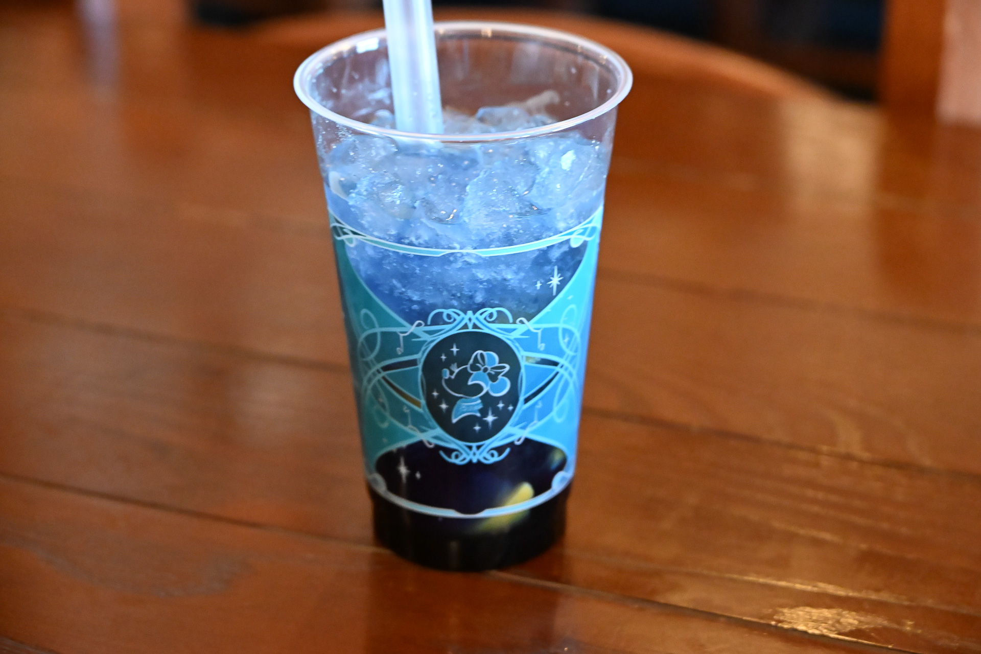 混ぜるとブルーに色が変化！