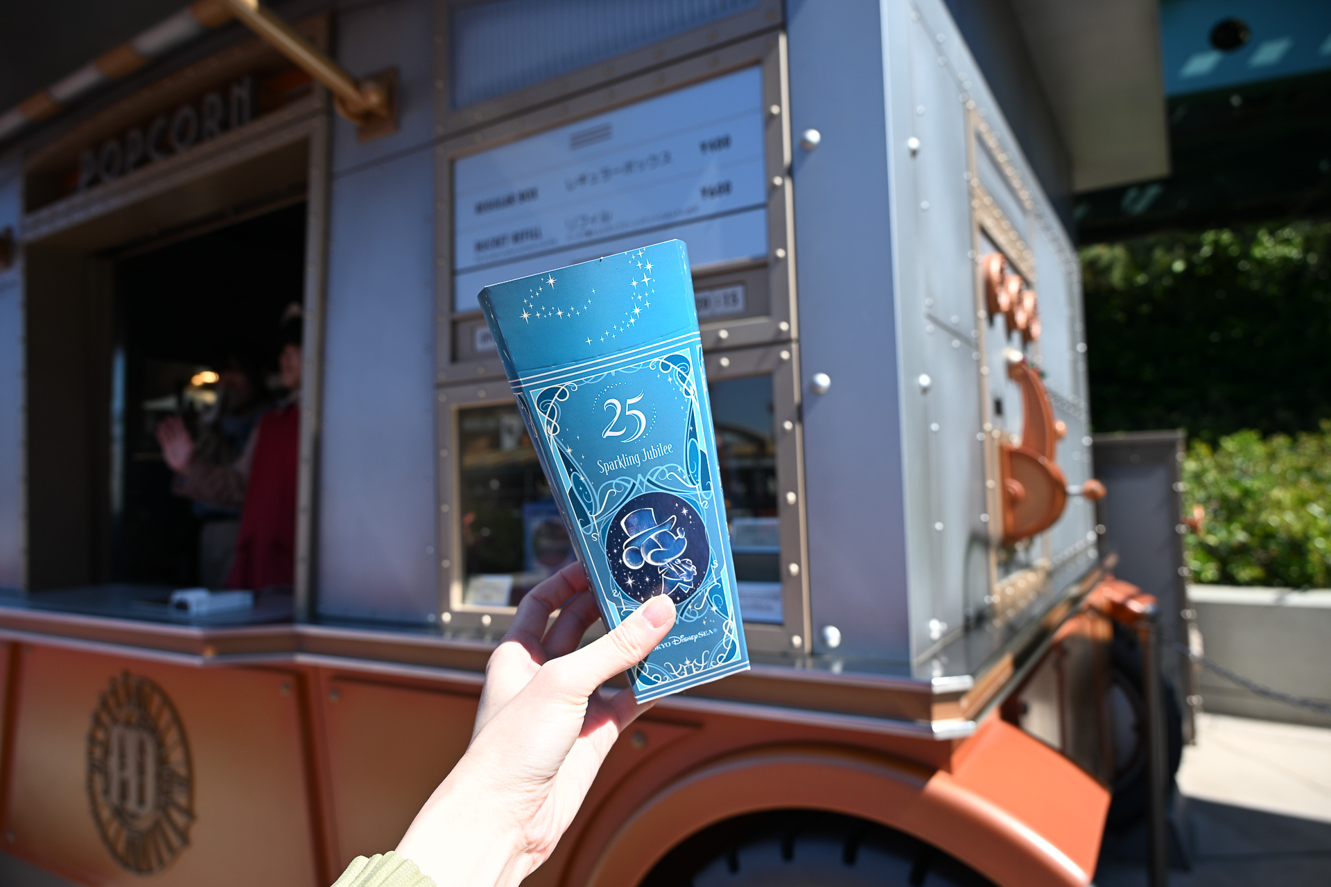 ポップコーンのボックスも25周年デザイン