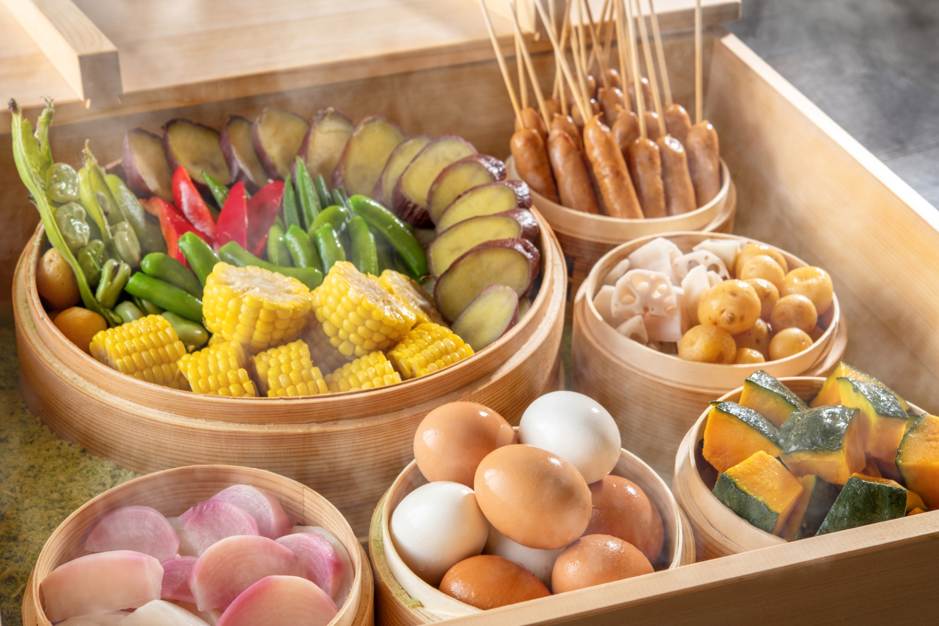 ホテルの夕食ビュッフェには記念メニュー「蒸籠料理」が登場
