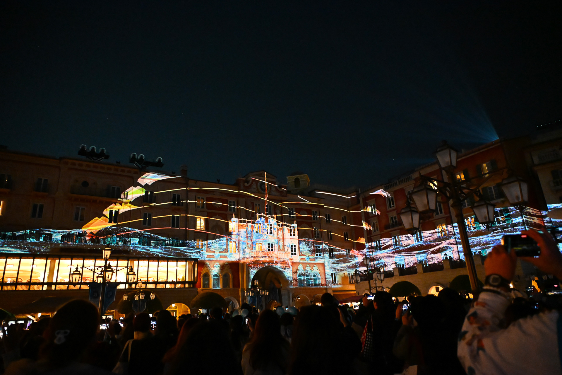 グランドオープニングからのファンは涙