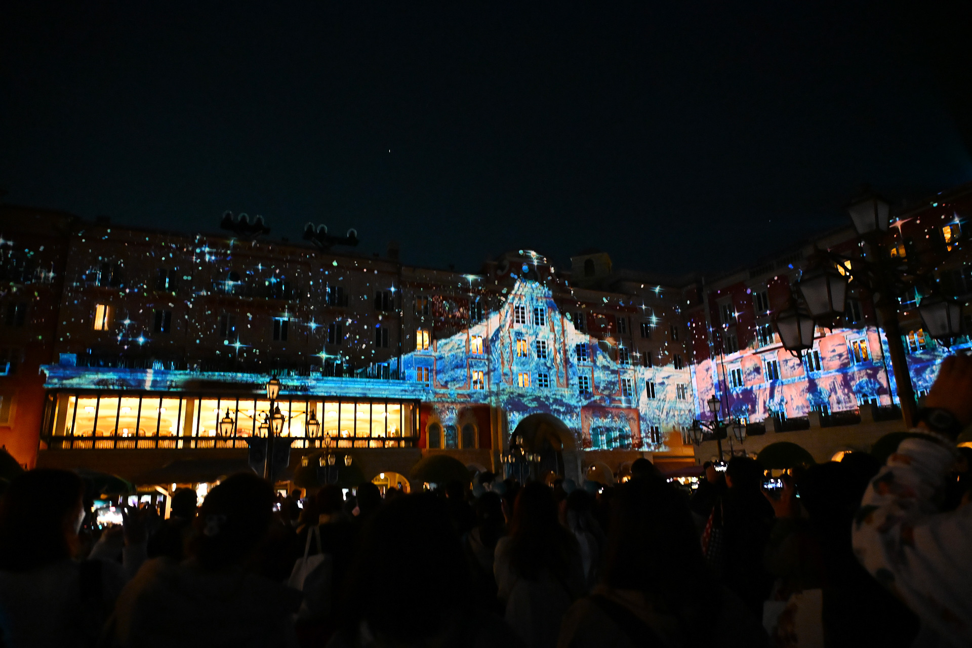 アクアスフィアを思わせる演出に始まり、次々と各テーマポートが映し出される