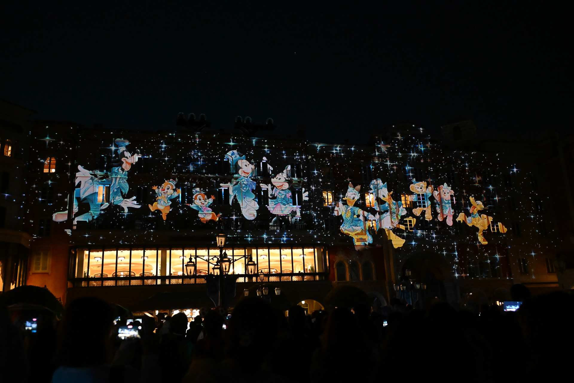 25周年のミッキーマウスやダッフィー＆フレンズたちが一堂に！