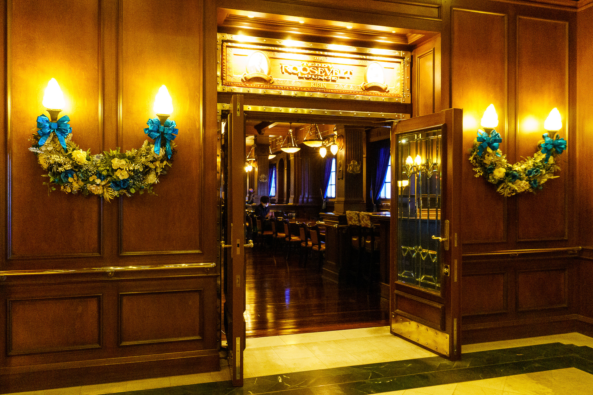 イベント参加者は2階「テディ・ルーズヴェルト・ラウンジ」で、アルコール含むドリンクを自由にいただける