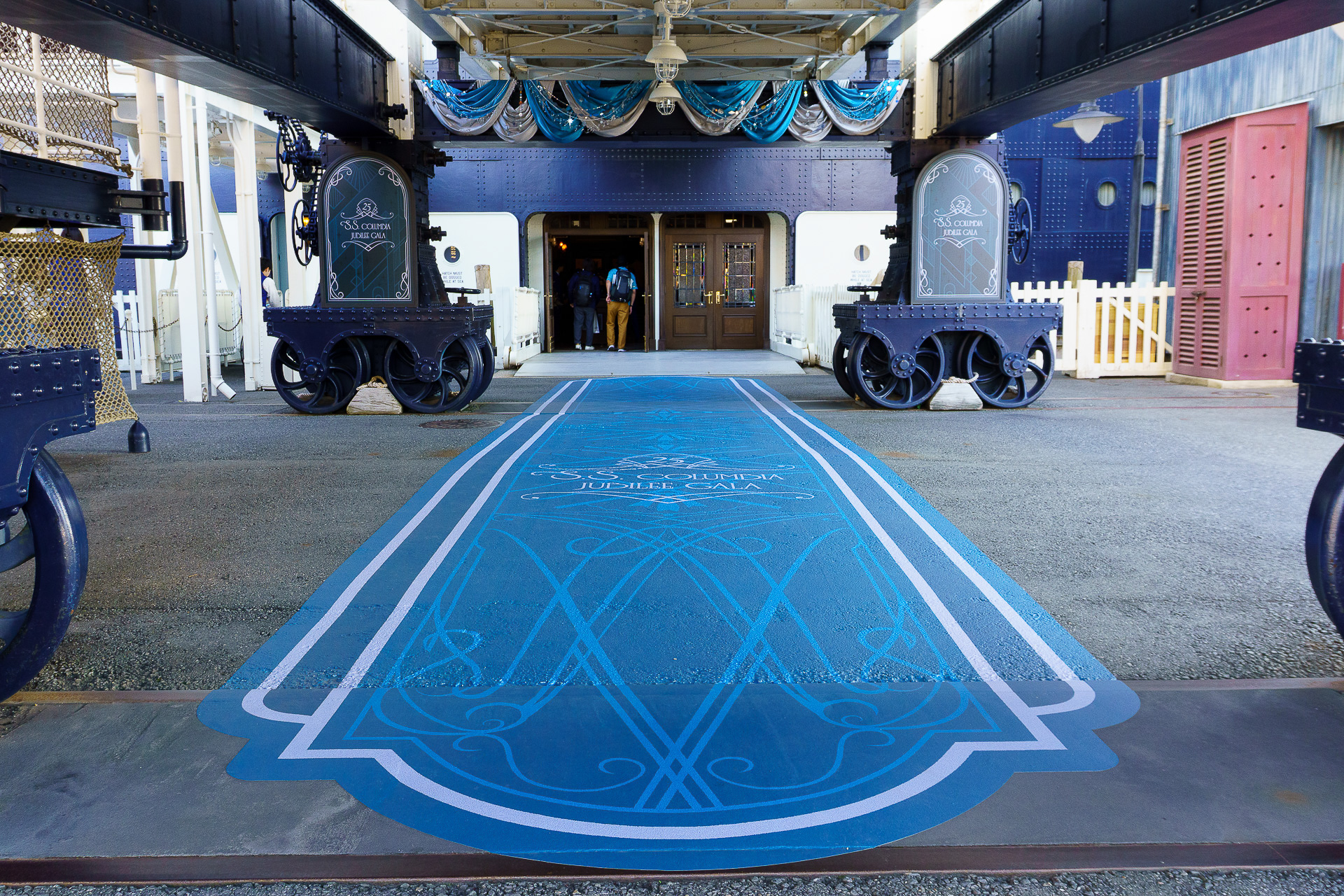 1階と2階のエントランスもスペシャル仕様となっていた