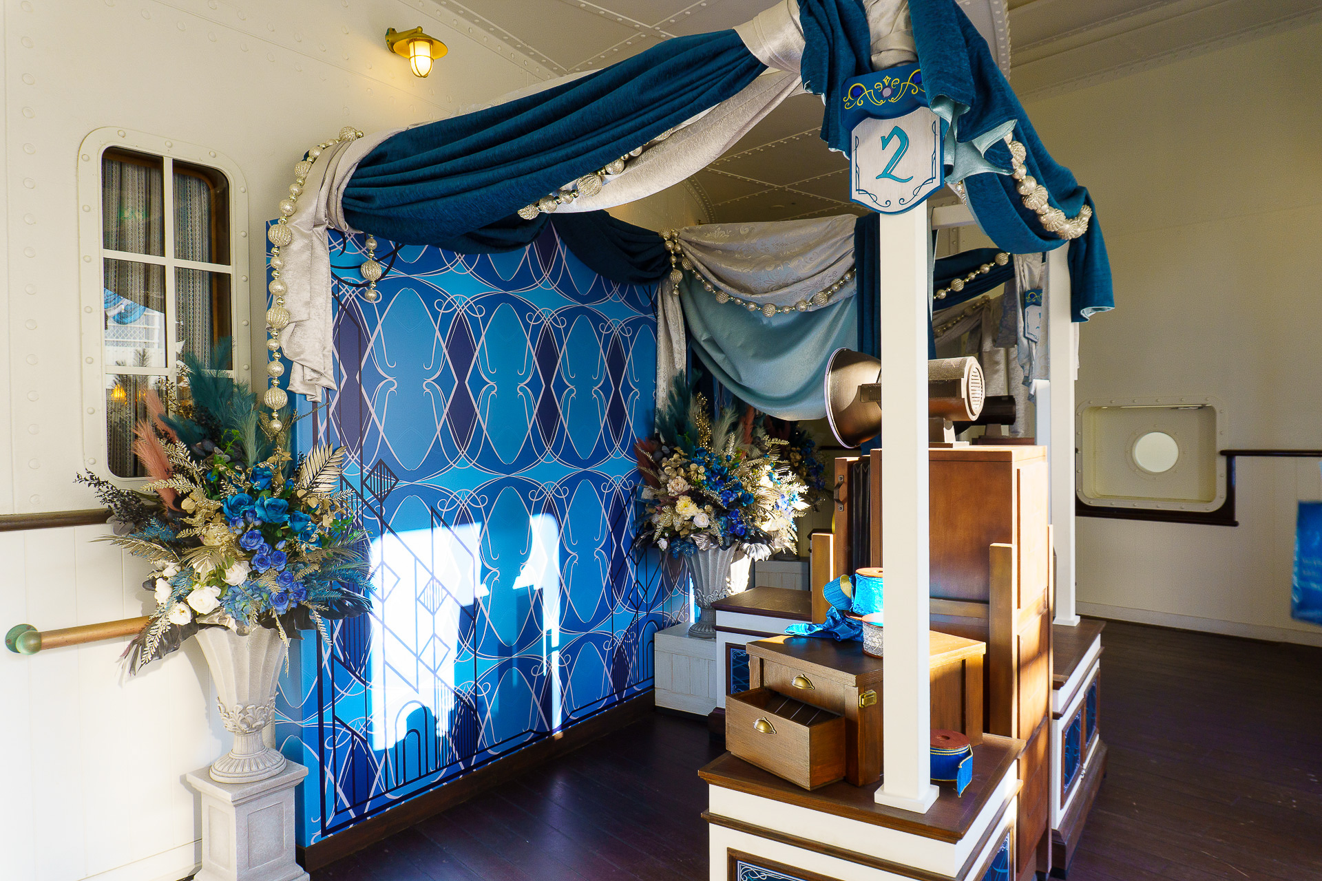 専用ブースでは記念撮影も可能。専用シートに印刷された写真をもらえる