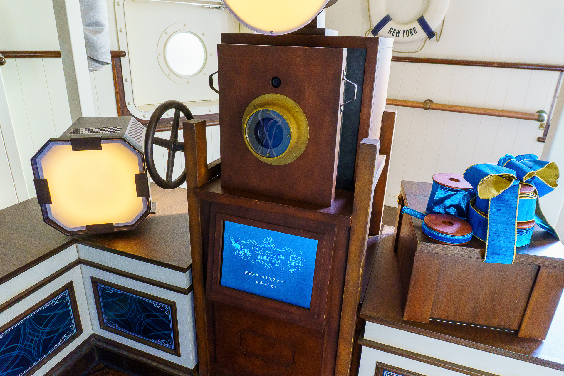 専用ブースでは記念撮影も可能。専用シートに印刷された写真をもらえる