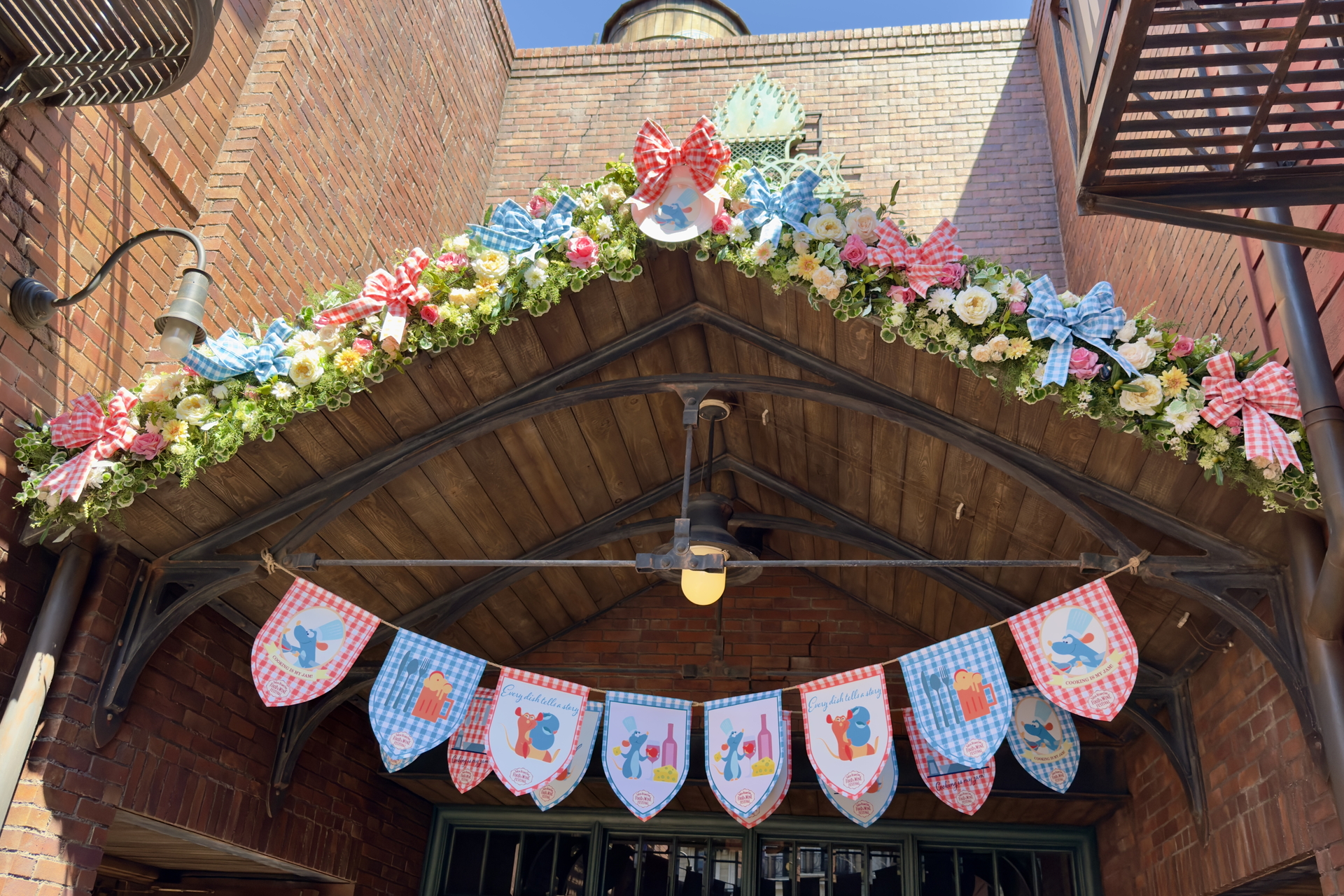 「レミーのおいしいレストラン」デザインの装飾やグッズが初登場