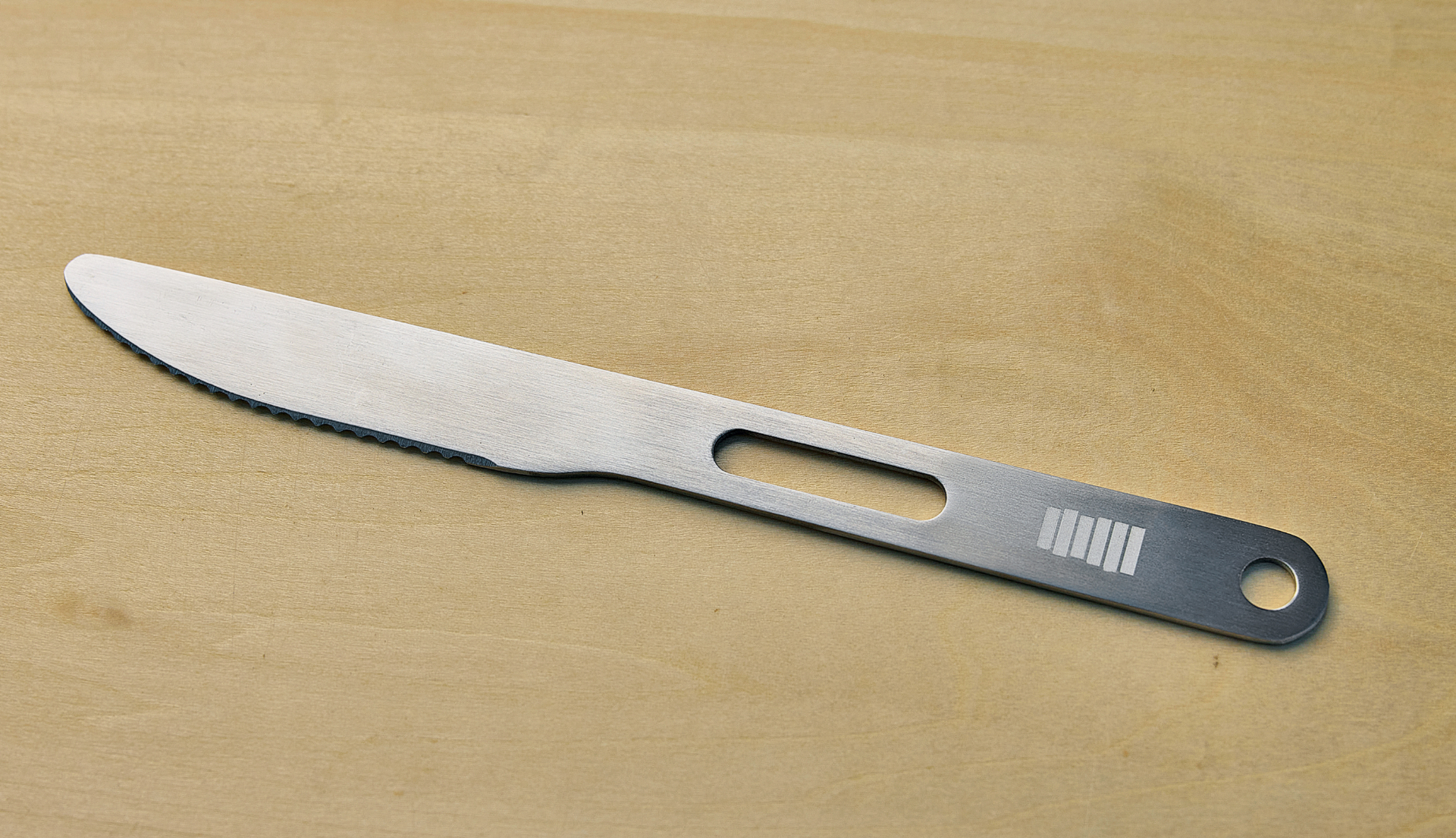 ナイフは少し珍しい漢字の「小川」ロゴ