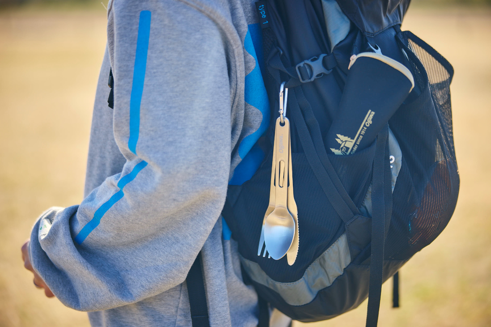 カラビナは、カトラリーだけ持ち歩きたいときや洗ったあと干す際にも使える