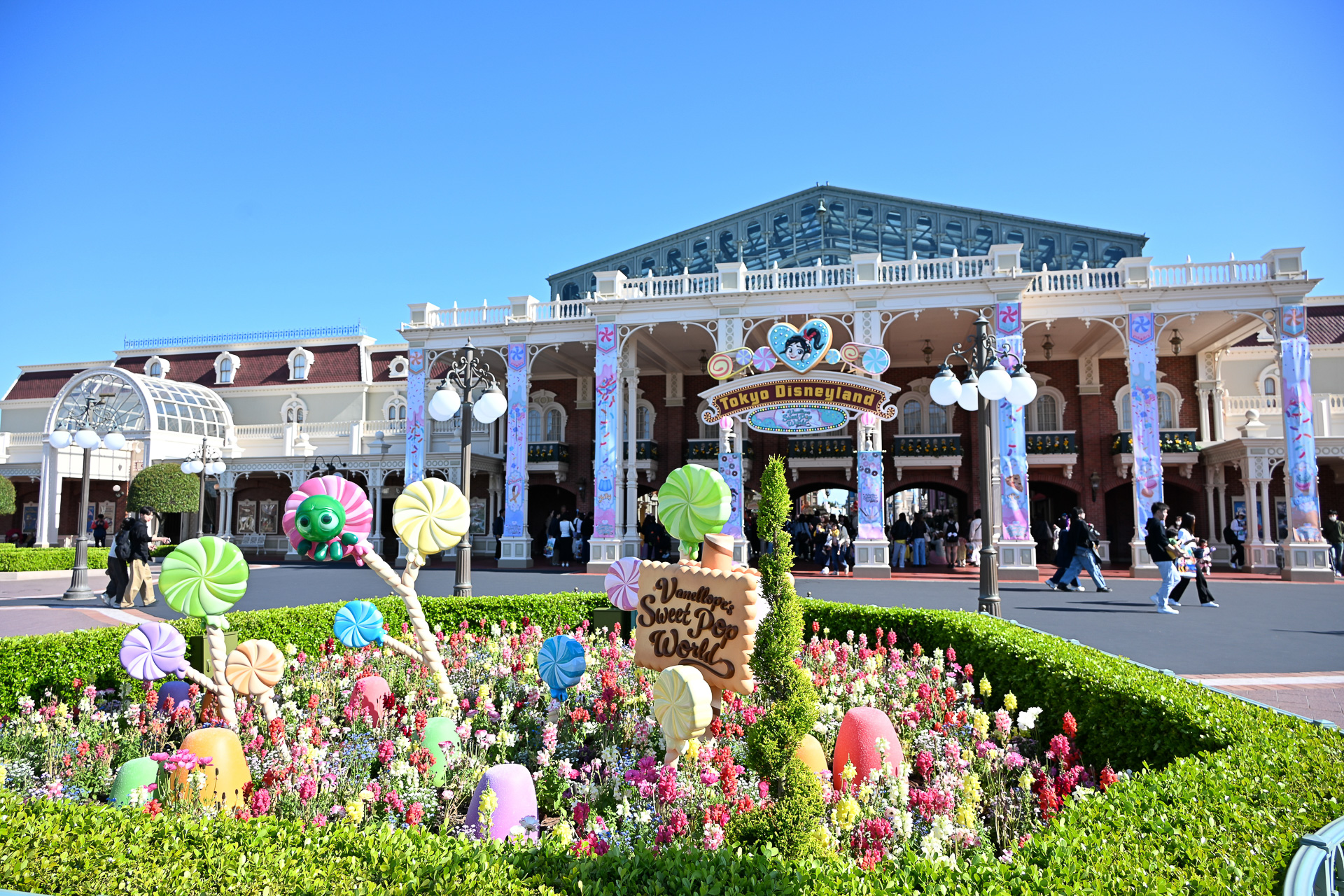 パークはまさに春爛漫！花々も鮮やか、桜も見頃で来園にベストなシーズンだ