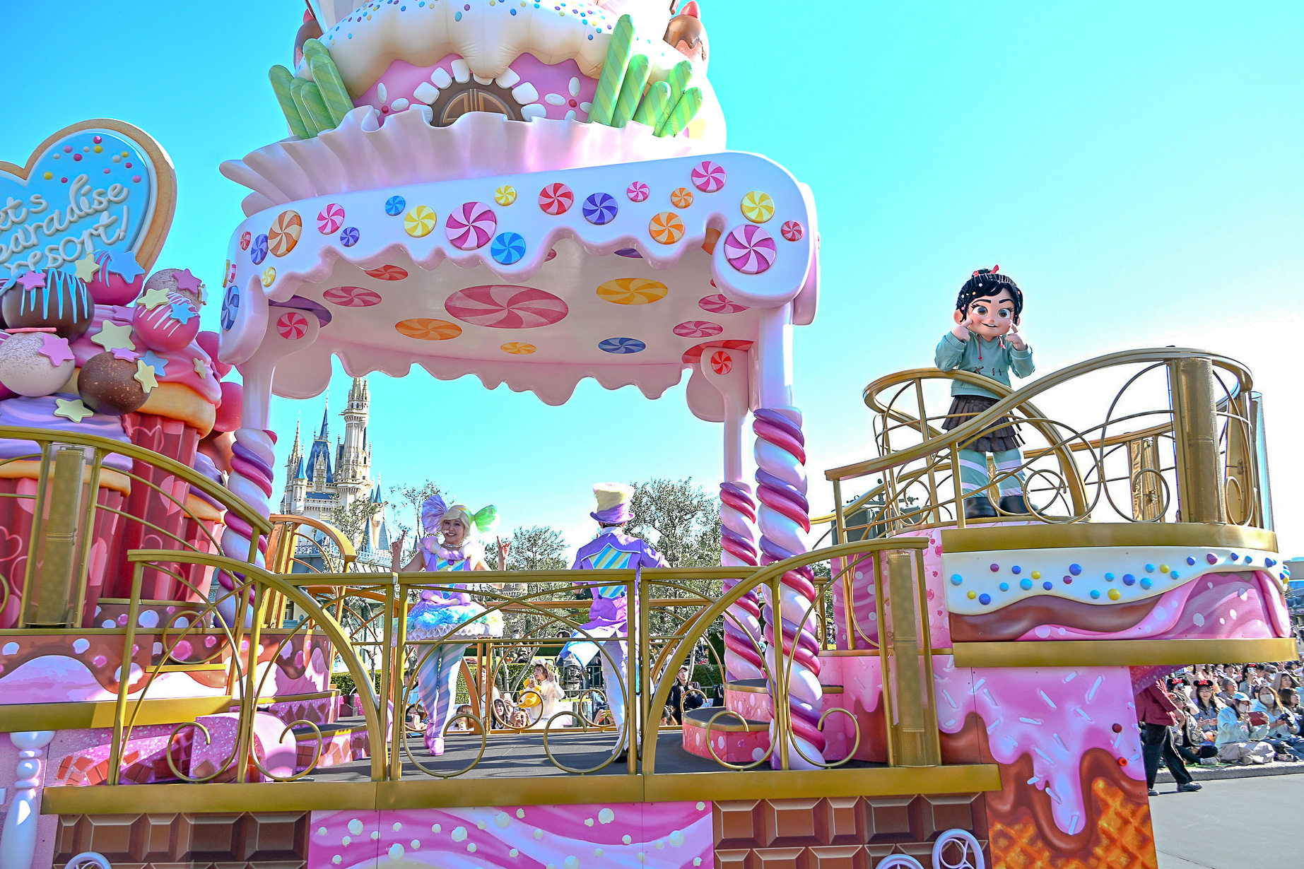 ゲスト参加型のダンスで盛り上がる「イッツ・ア・スウィーツフルタイム！」