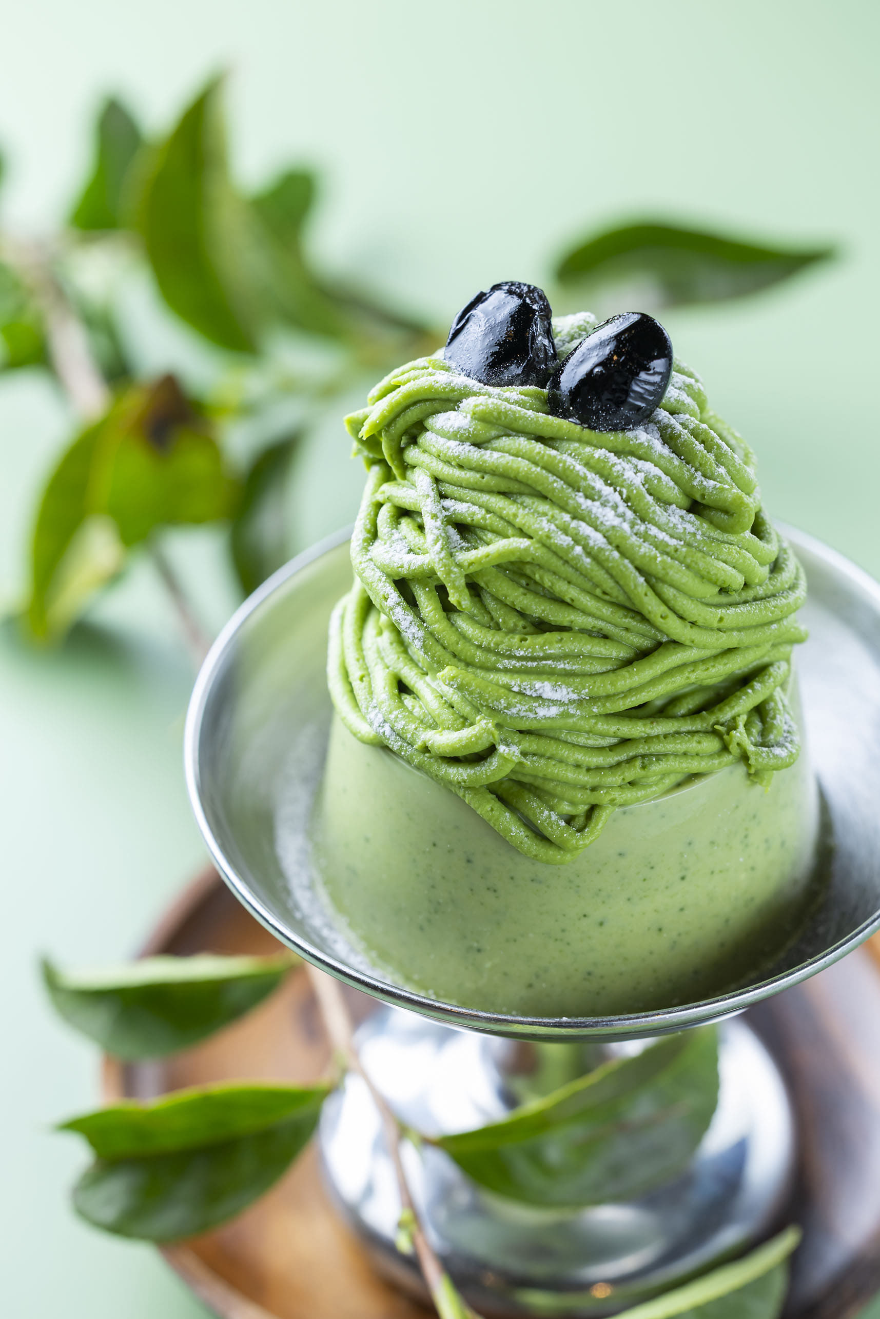 ドライブイン 熱海プリン食堂「むっちゃ抹茶皿プリン」（1500円）。4月18日発売