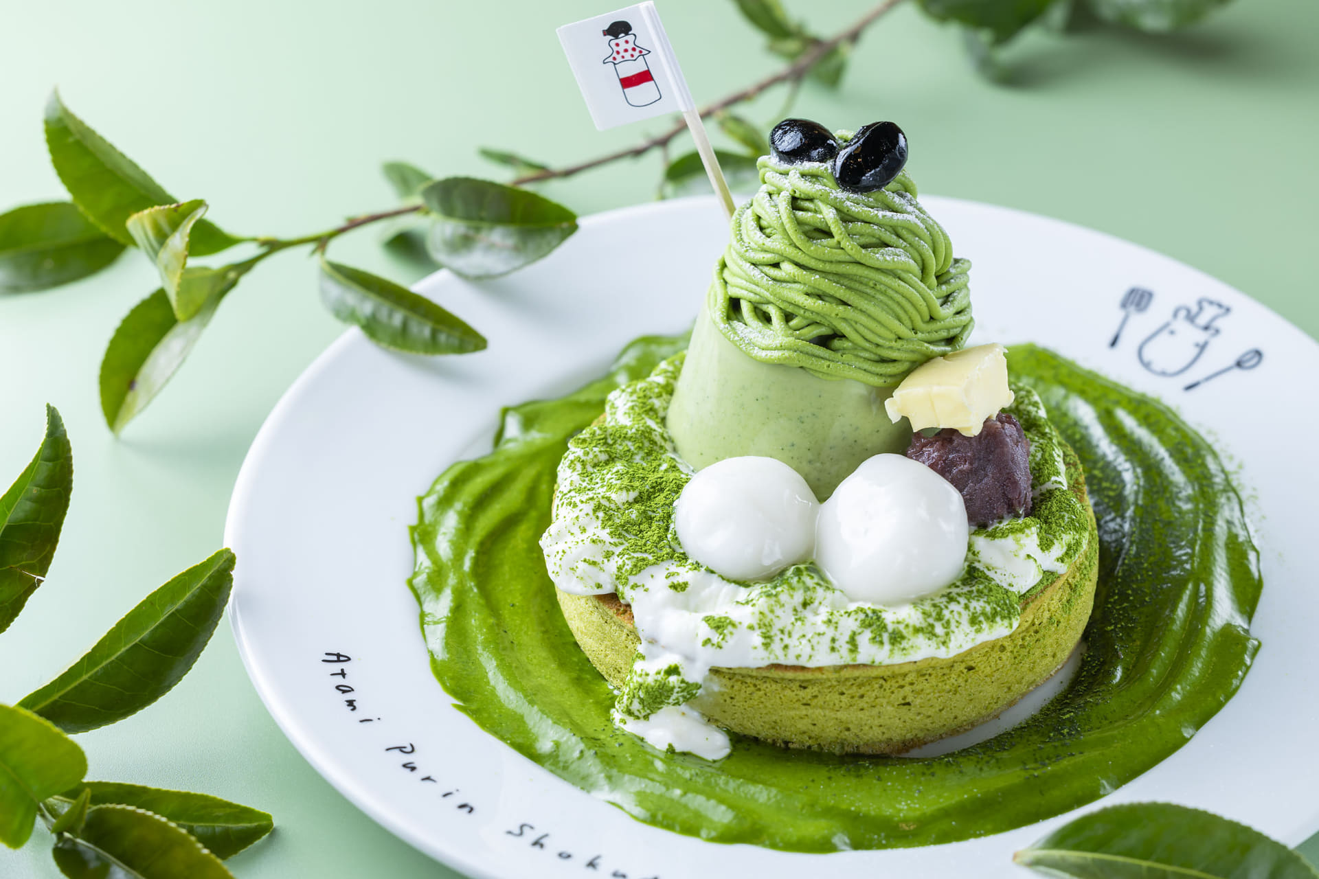 ドライブイン 熱海プリン食堂「むっちゃ抹茶プリンパンケーキ」（1500円）。4月18日発売