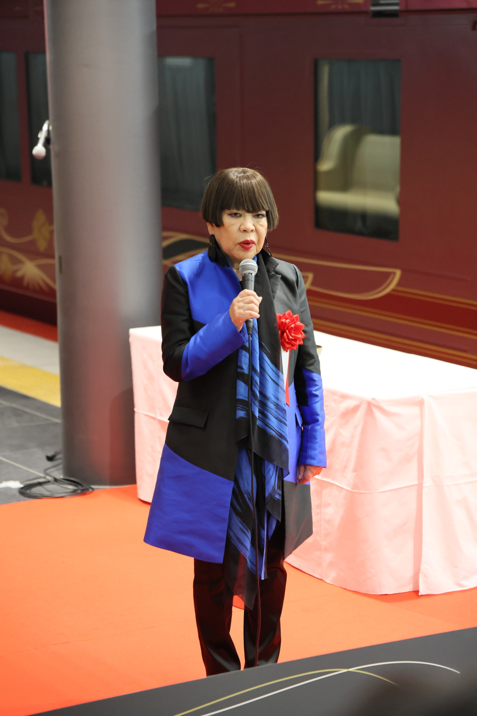 制服デザインを担当したコシノ ジュンコ氏